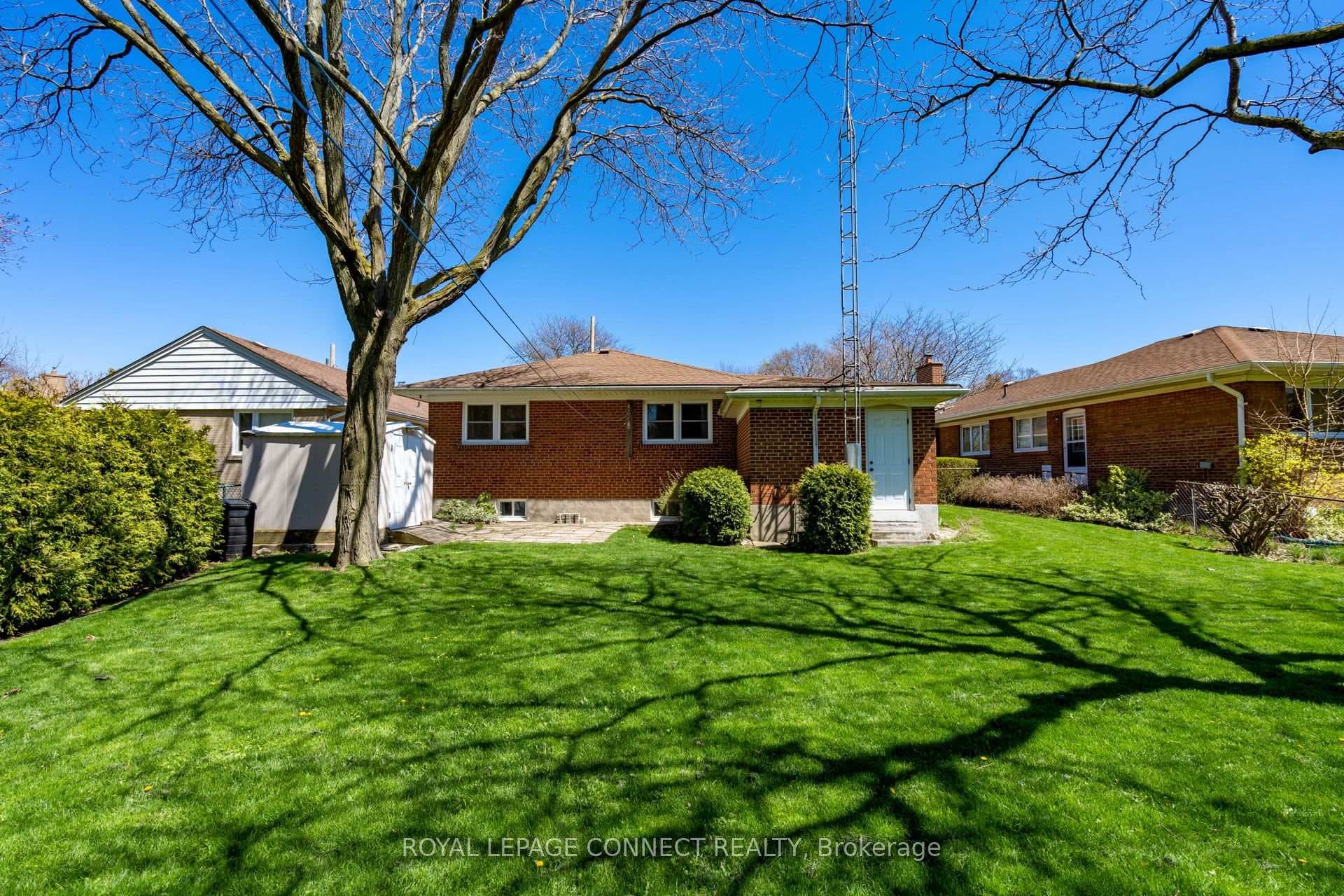 12 Sedgewick Crescent photo 27