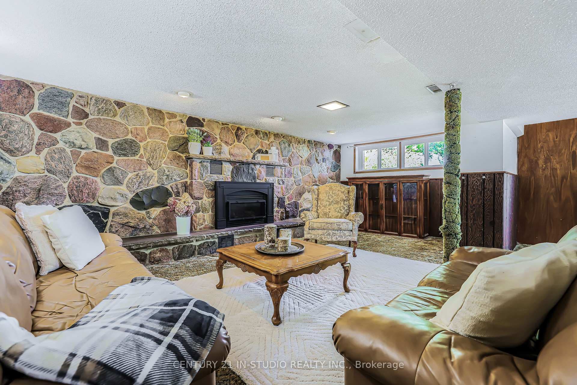 233 GARAFRAXA Street photo 31