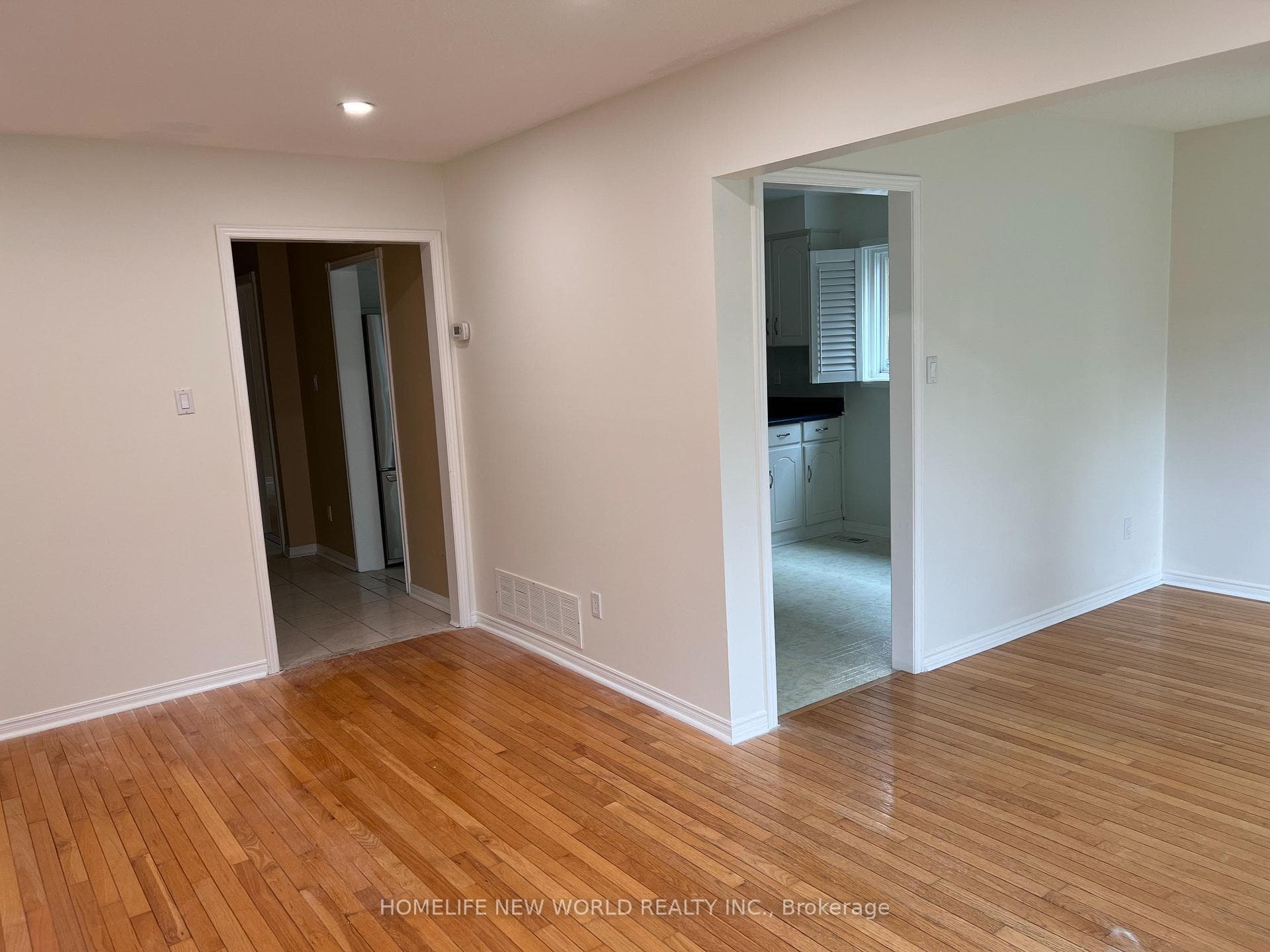 21 Delmark Boulevard photo 10