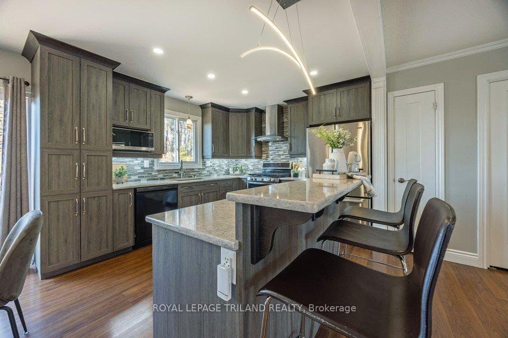 116 Angelo Drive photo 18