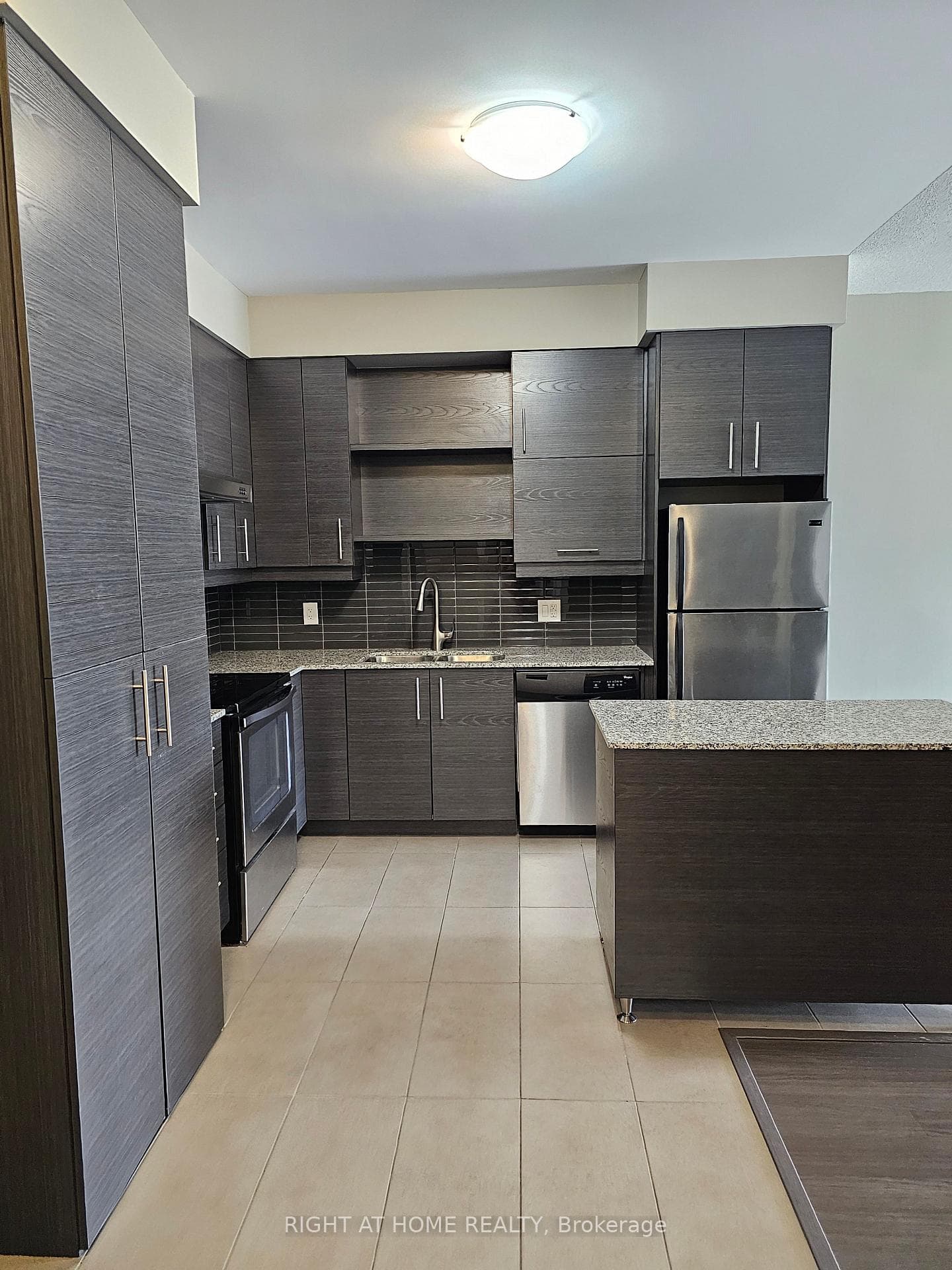 325 South Park Road Unit 511 photo 4