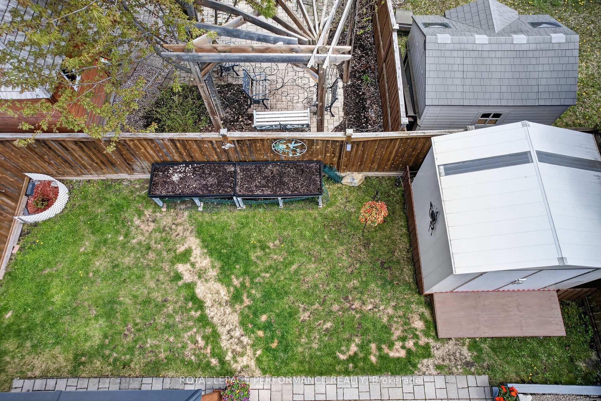 112 Jade Street photo 46