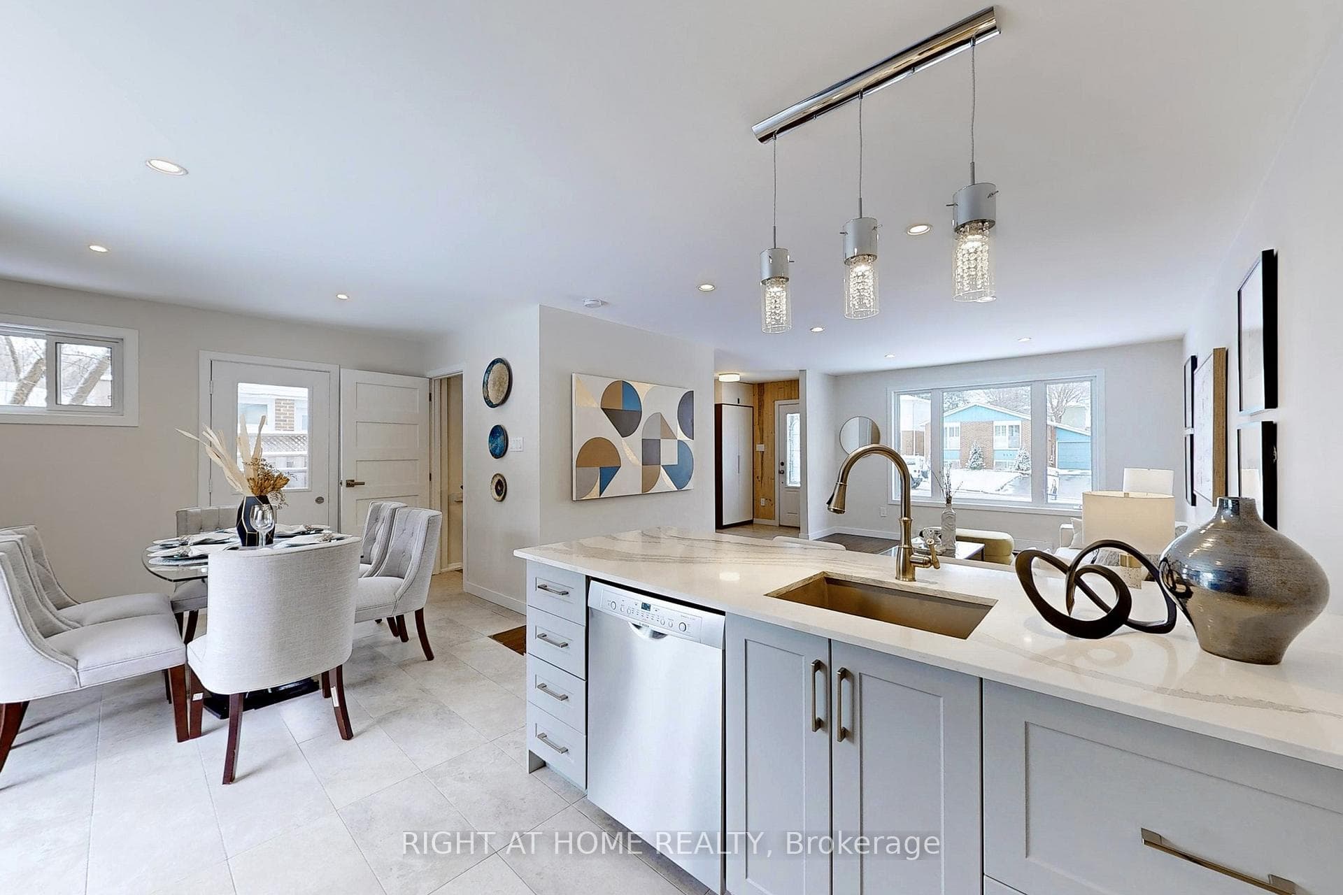 216 Talbot Crescent photo 11