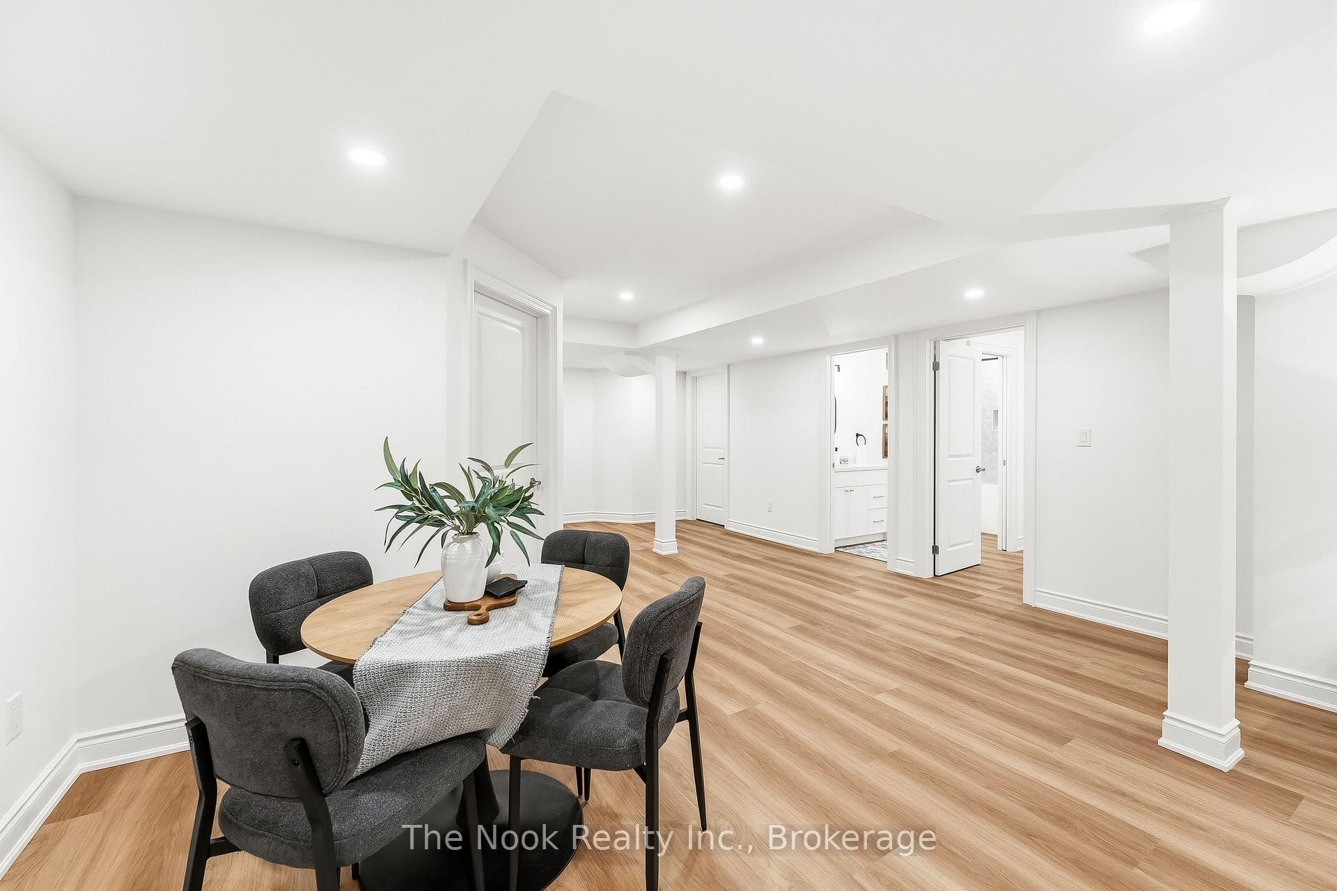 52 Nightingale Crescent photo 40