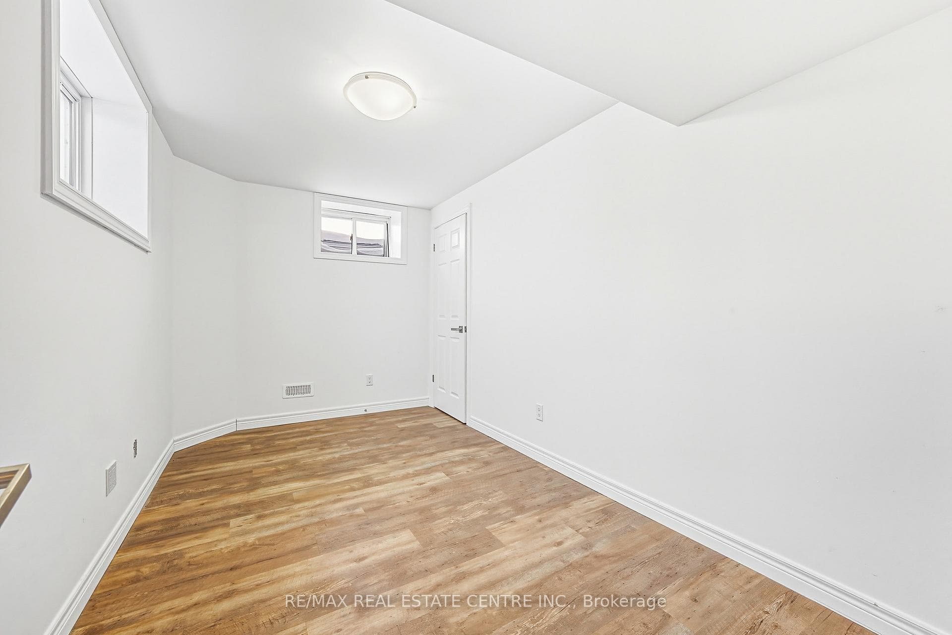 1 Phillips Court photo 9