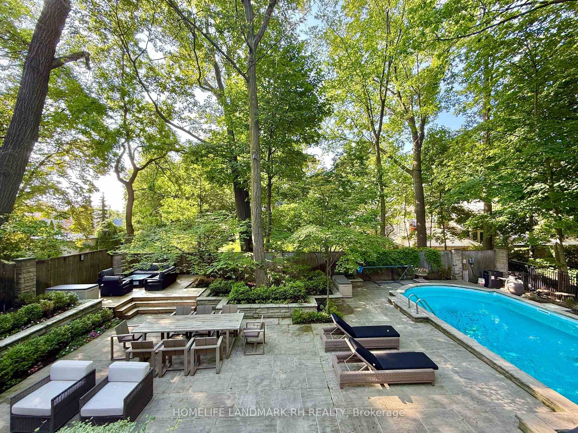 1 Ridgewood Road photo 1