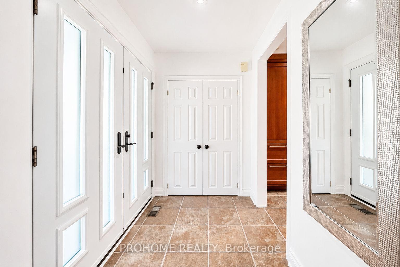 16 Tuscay Court photo 4