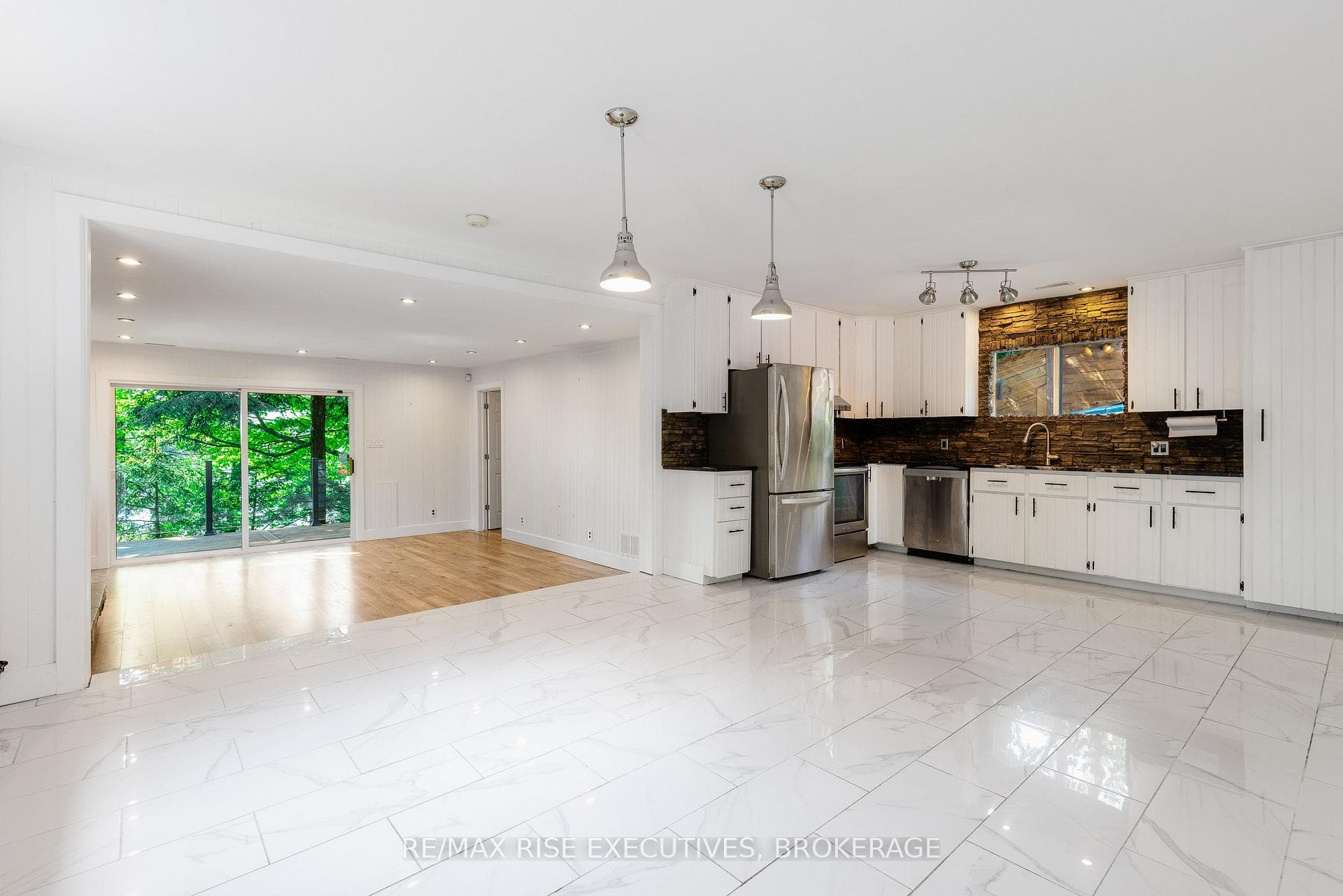973 Foster Bay Lane photo 7