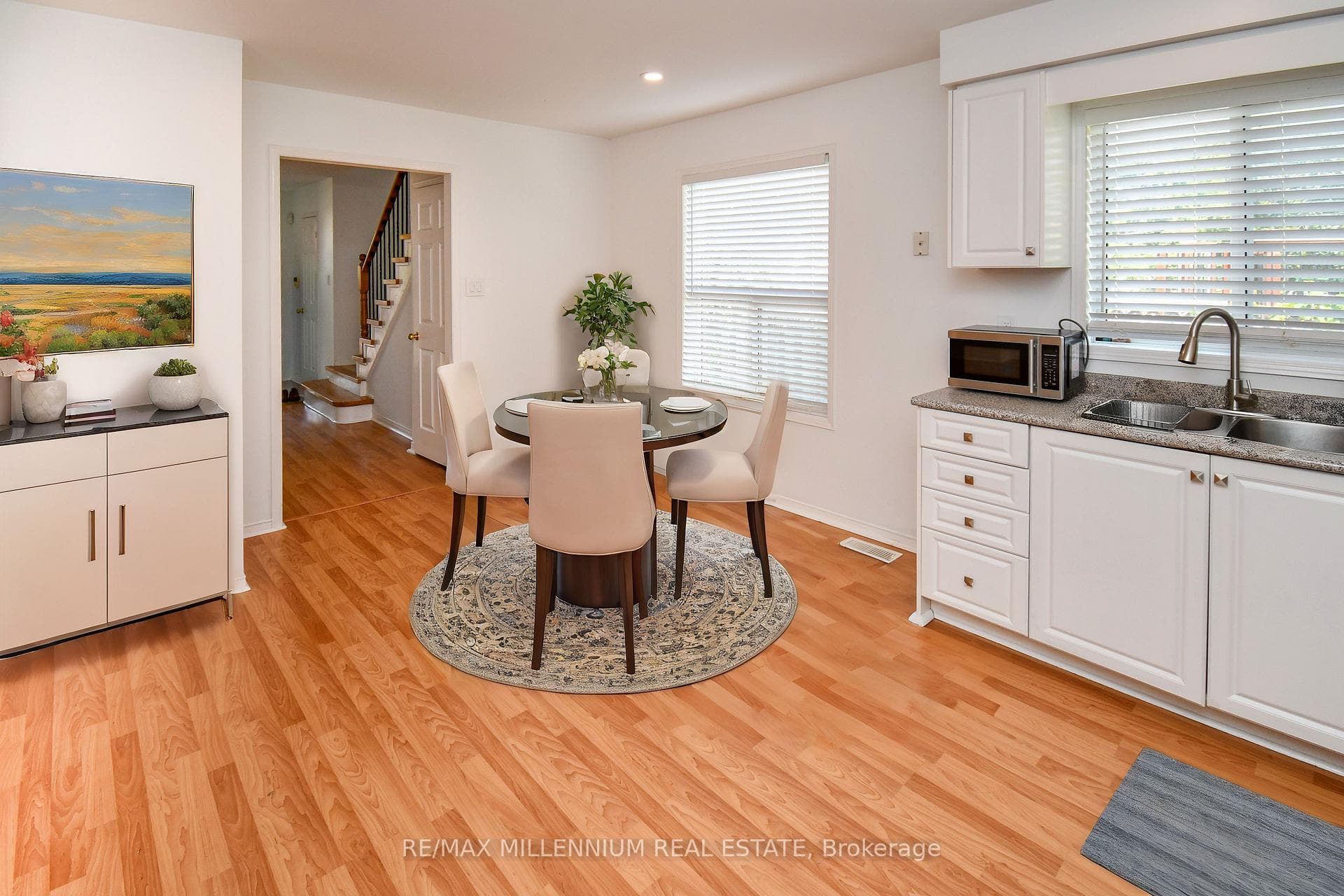 85 Downing Crescent photo 8