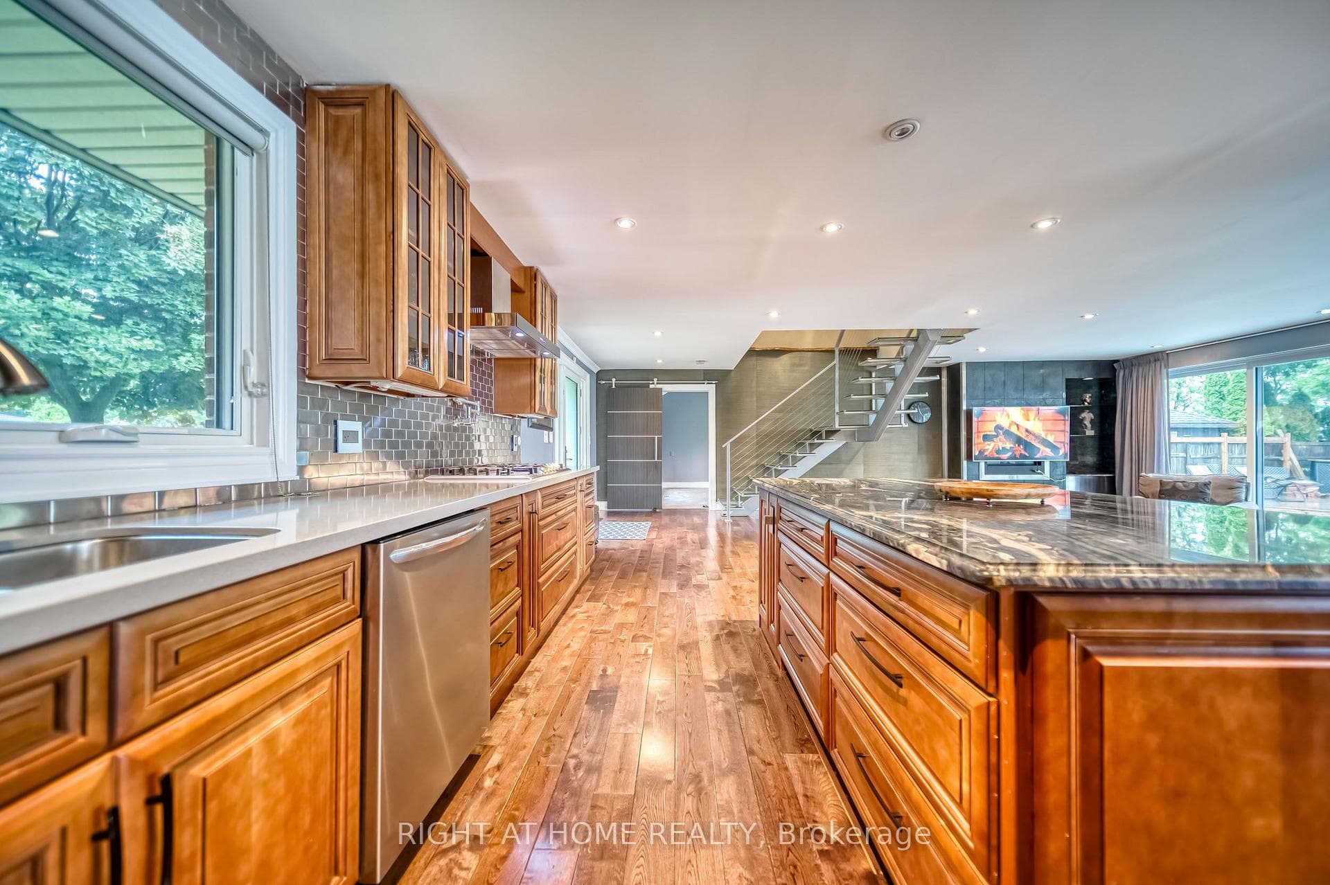 44 ROYAL HENLEY Boulevard photo 9