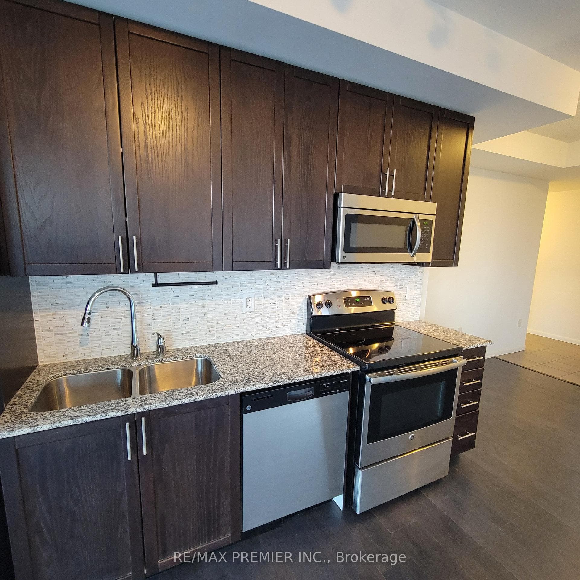 830 Lawrence Avenue Unit 1807 photo 13