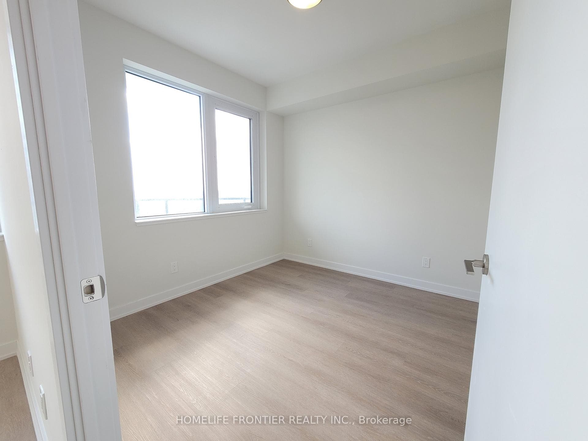 15 Ellerslie Avenue Unit 2504 photo 7