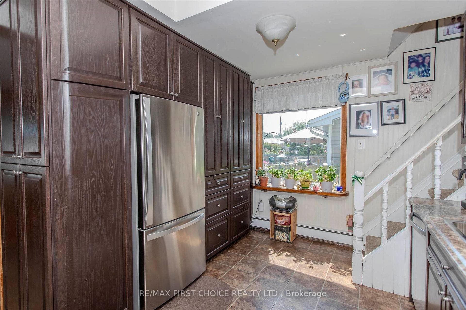 1036 Alexandra Street photo 8