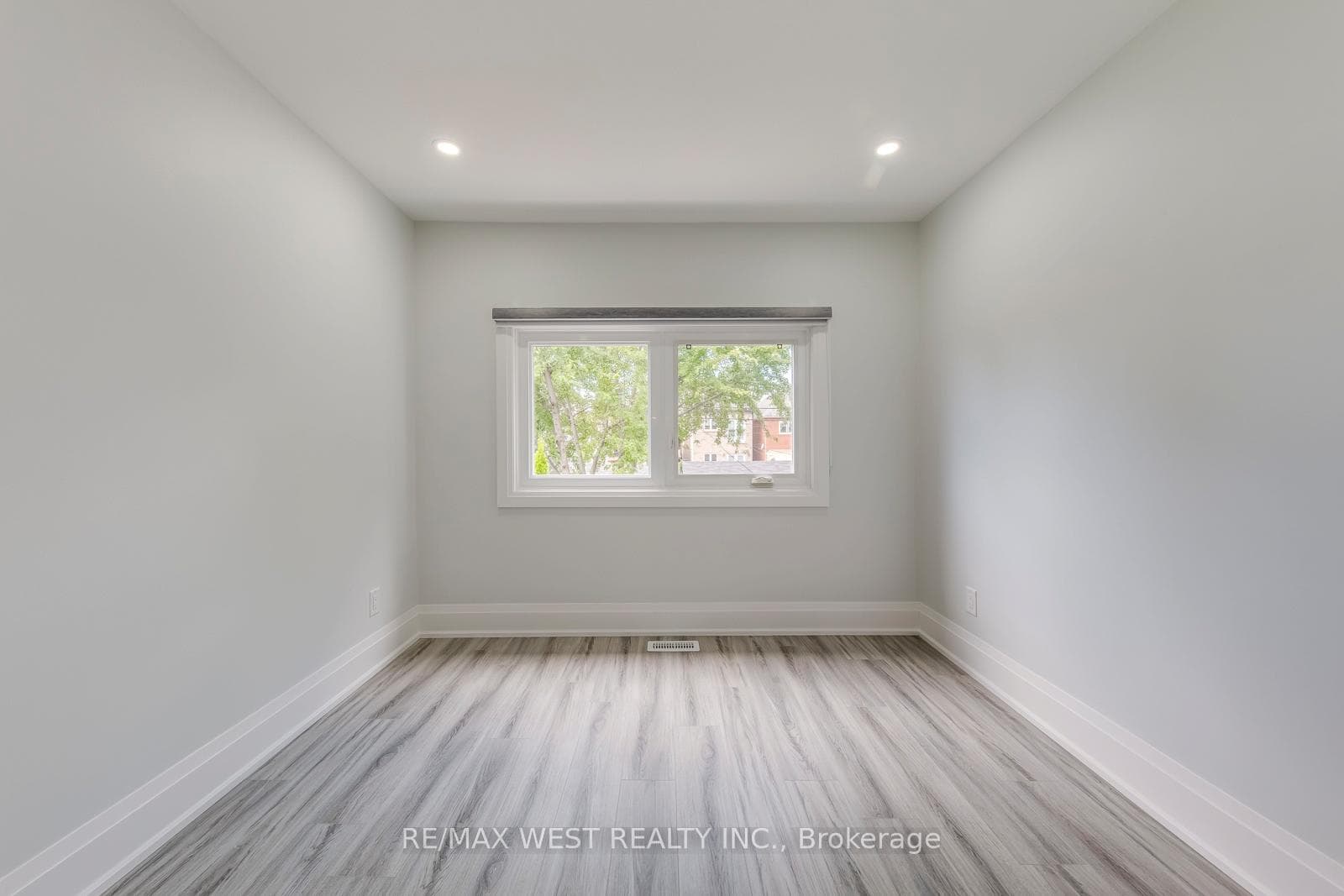 1190 Ossington Avenue Unit 2 photo 12