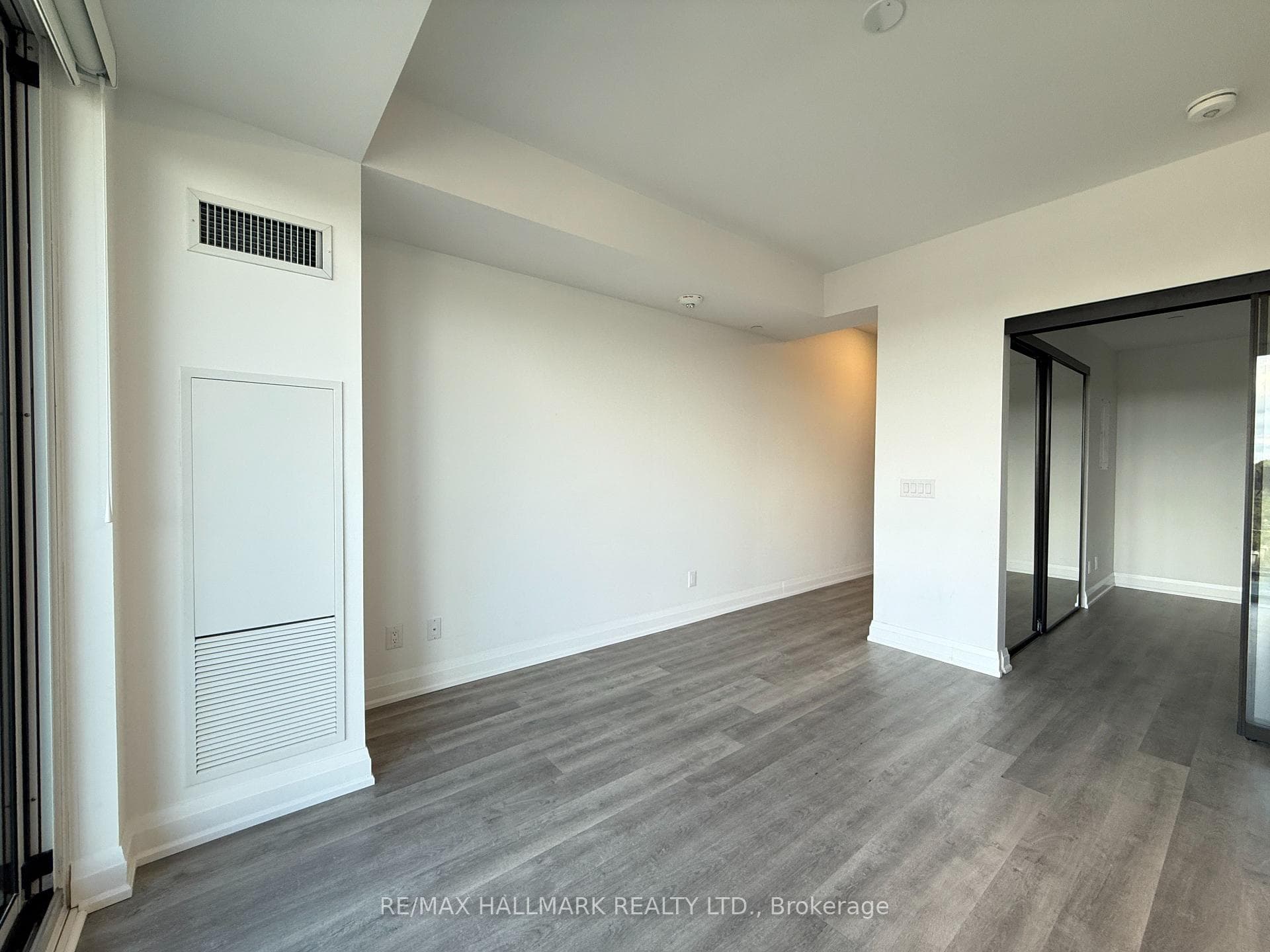 2369 Danforth Avenue Unit 606 photo 7