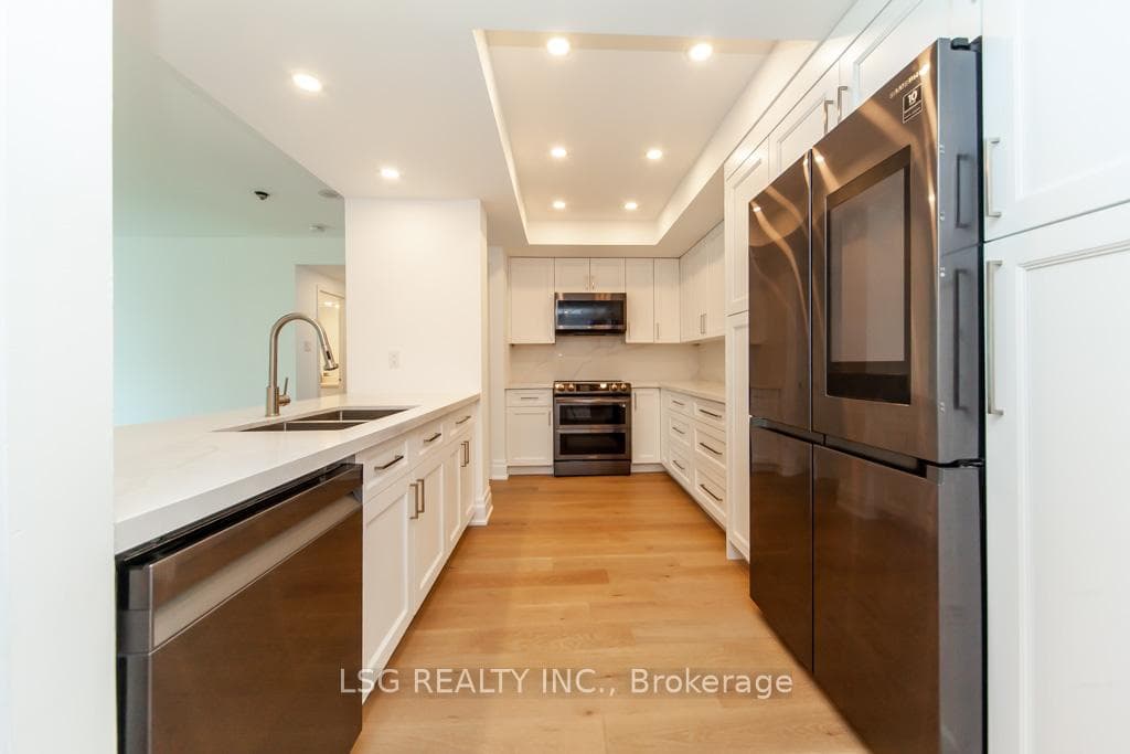 99 Harbour Square Unit 812 photo 5