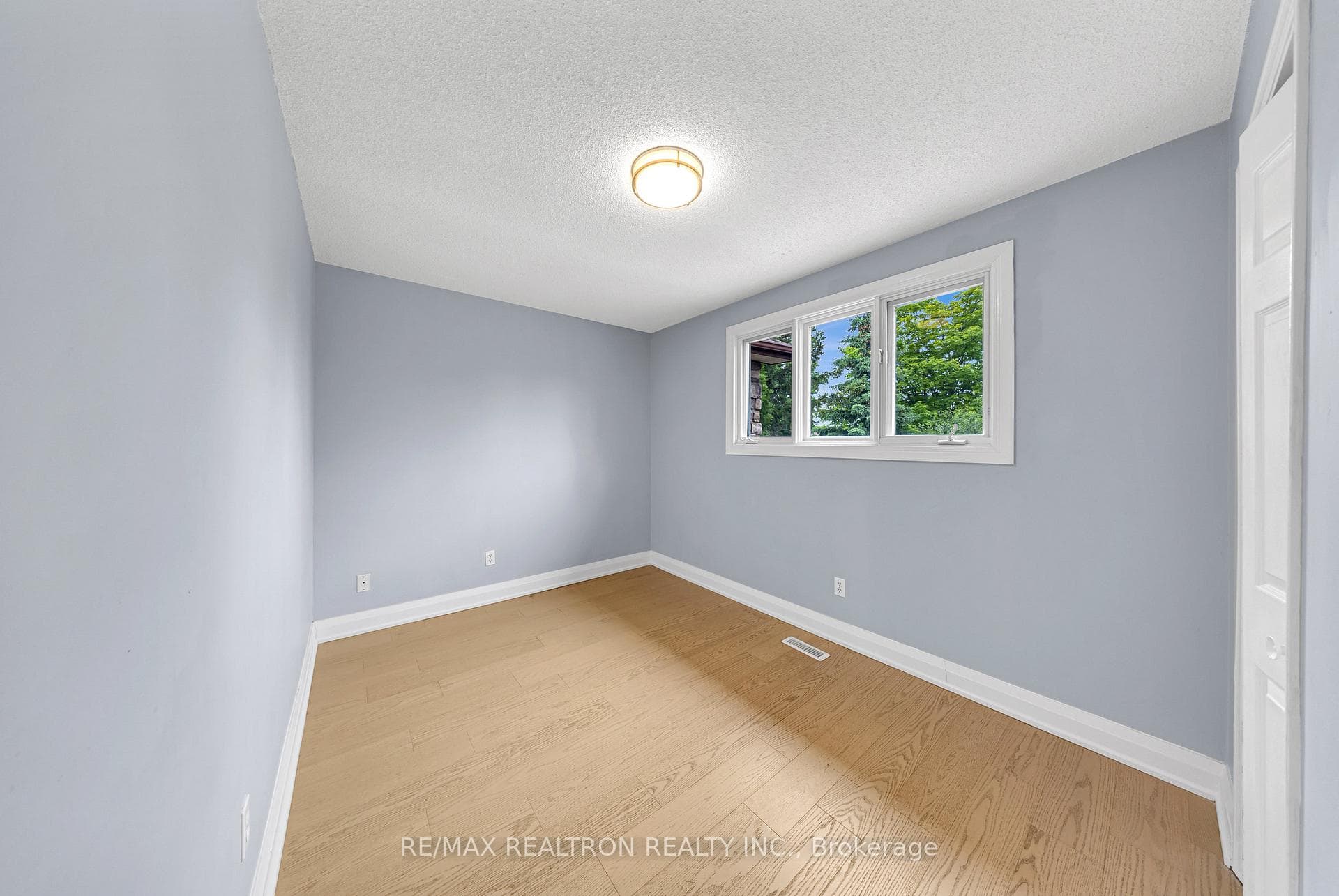 141 Hialeah Crescent Unit Upper photo 16