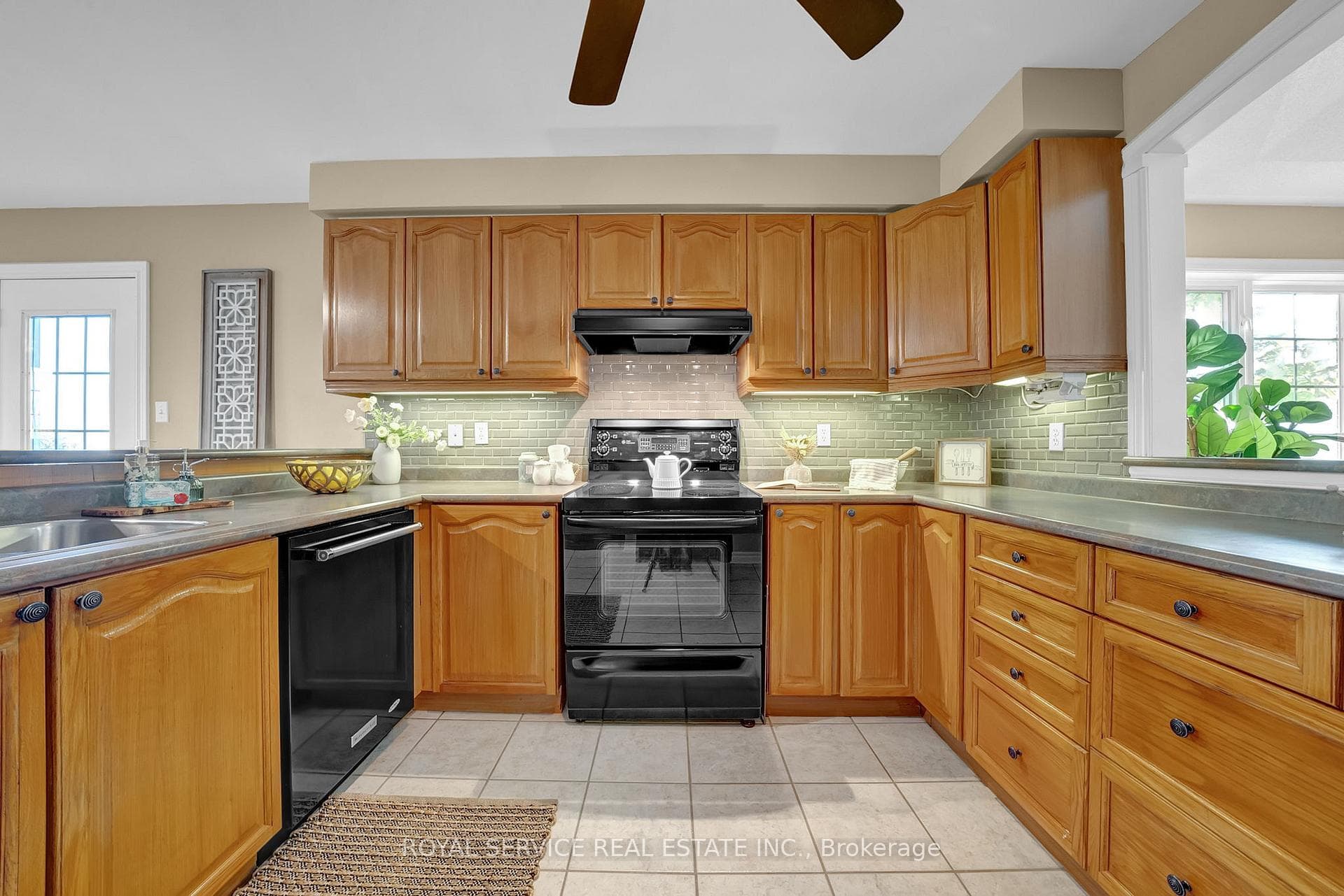 Large U Shaped Kitchen