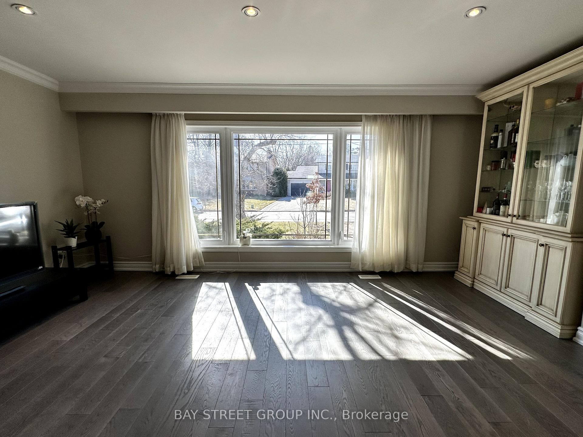 196 Newton Drive photo 6