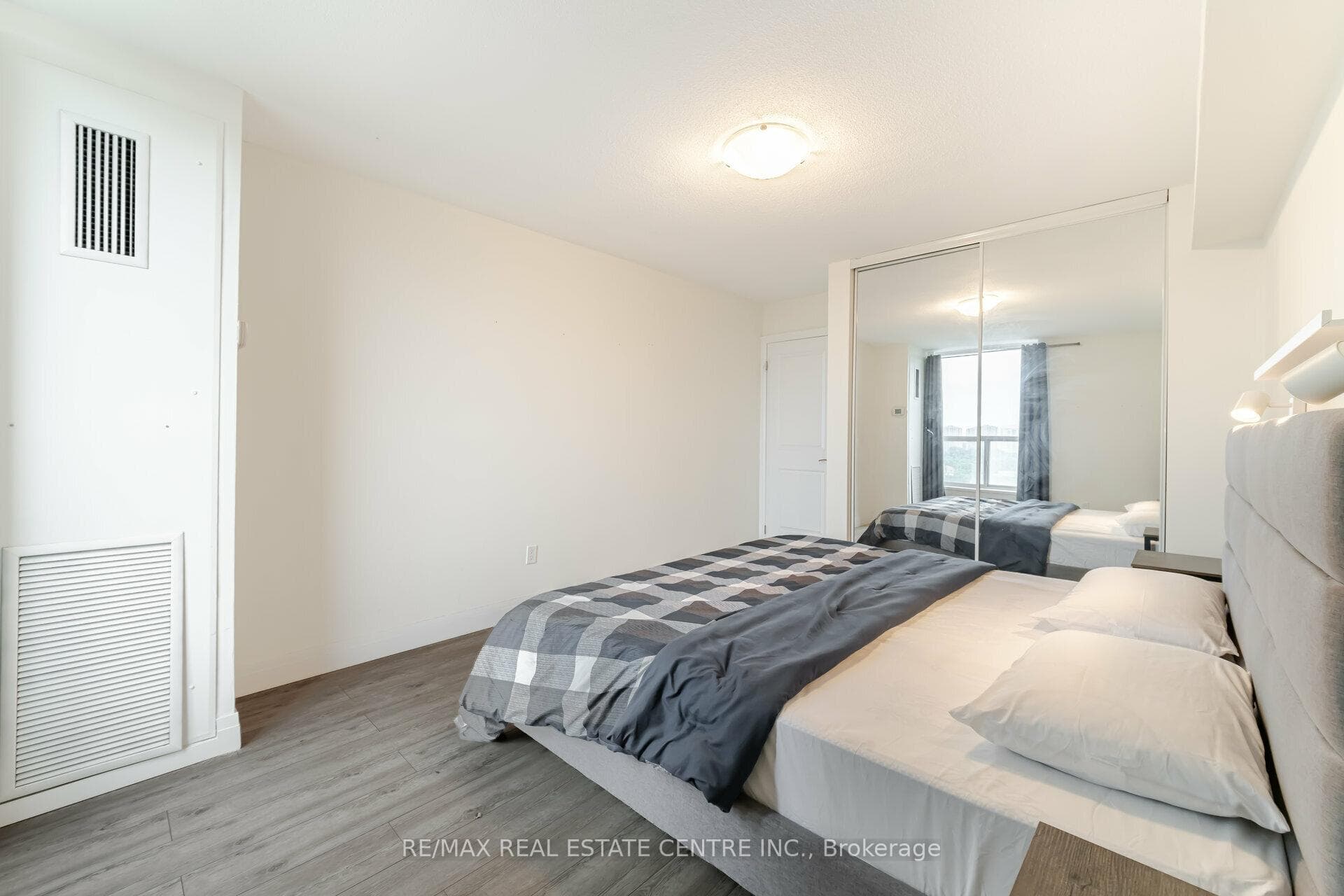 85 Emmett Avenue Unit 2006 photo 21