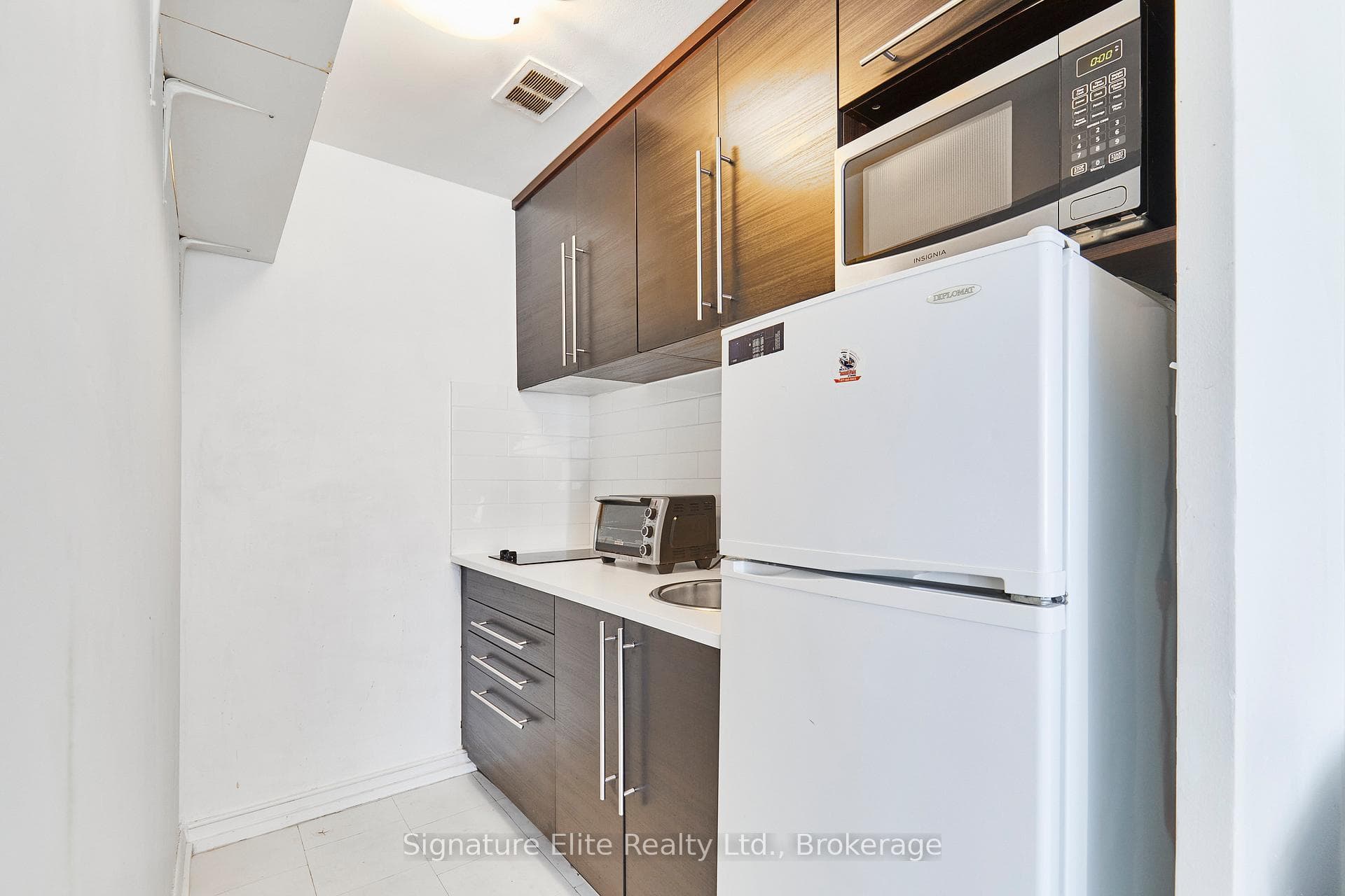 1901 Bayview Avenue Unit 405 photo 7