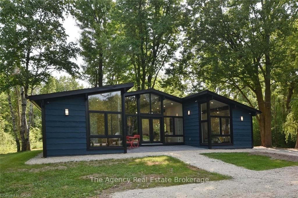135 LONGPOINT Road photo 3