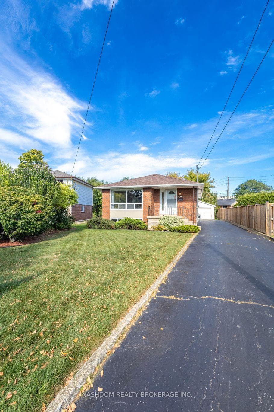 142 Fernwood Crescent photo 38