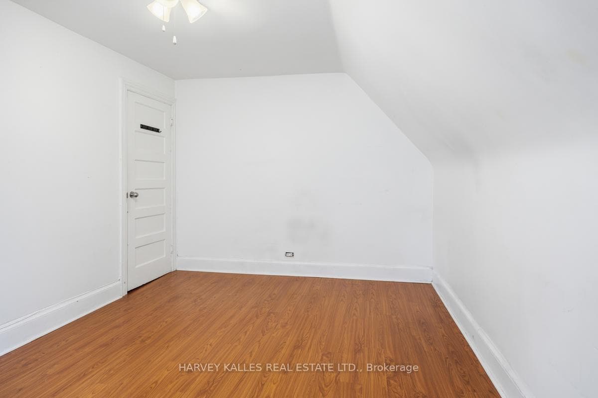 914 Bloor Street Unit Upper photo 15