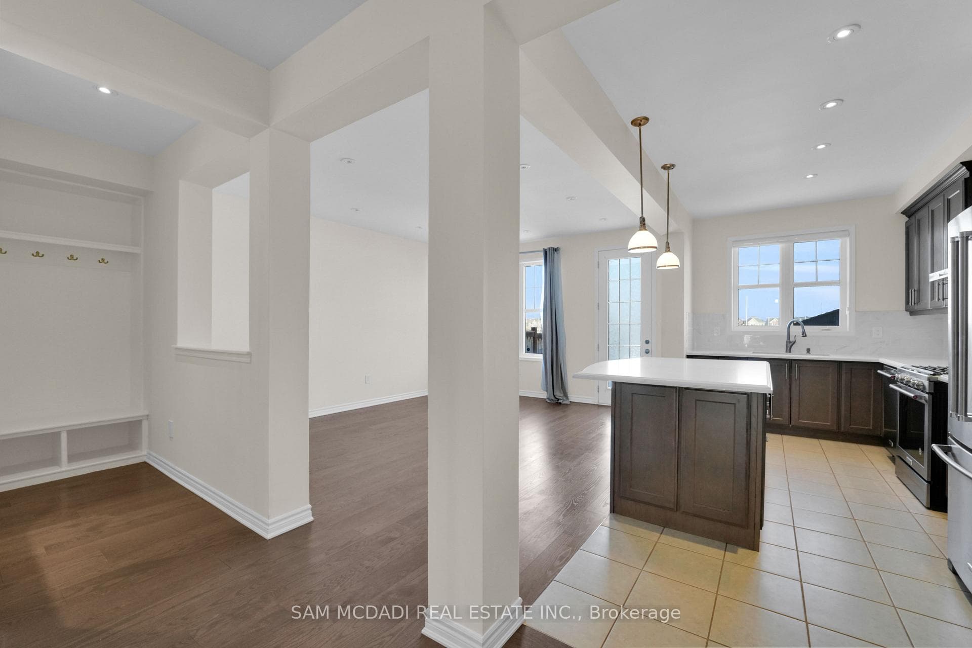 1395 Chretien Street photo 10