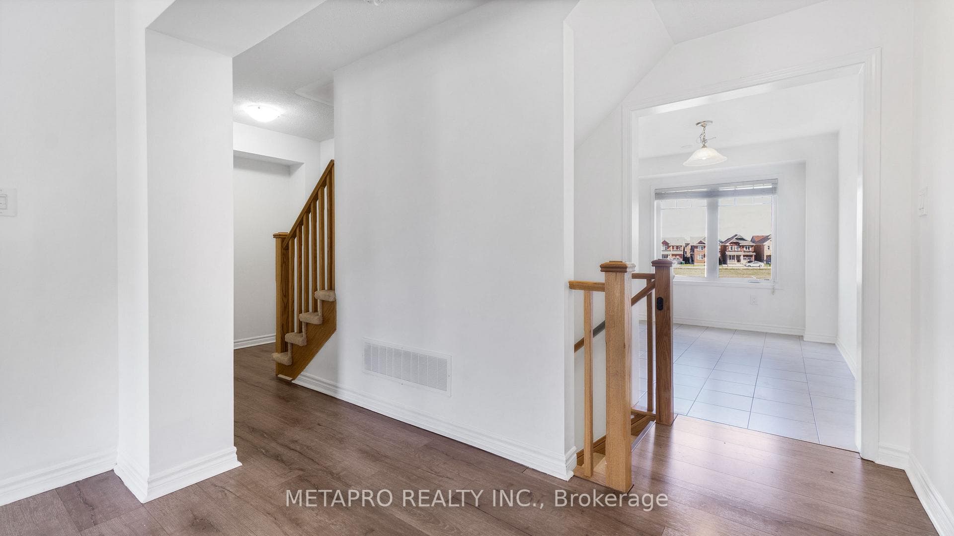 72 Bannister Crescent photo 25