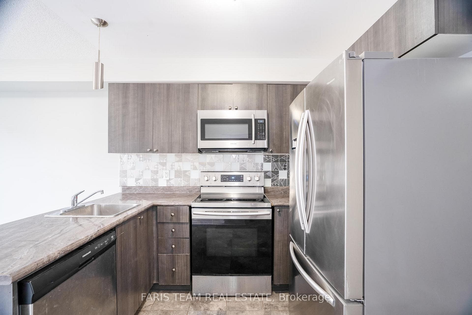 41 Madelaine Drive Unit 3 photo 5