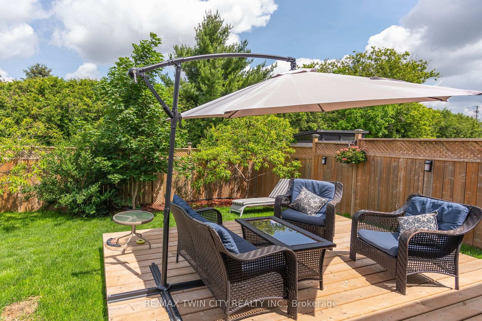 82 Rowe Avenue photo 39