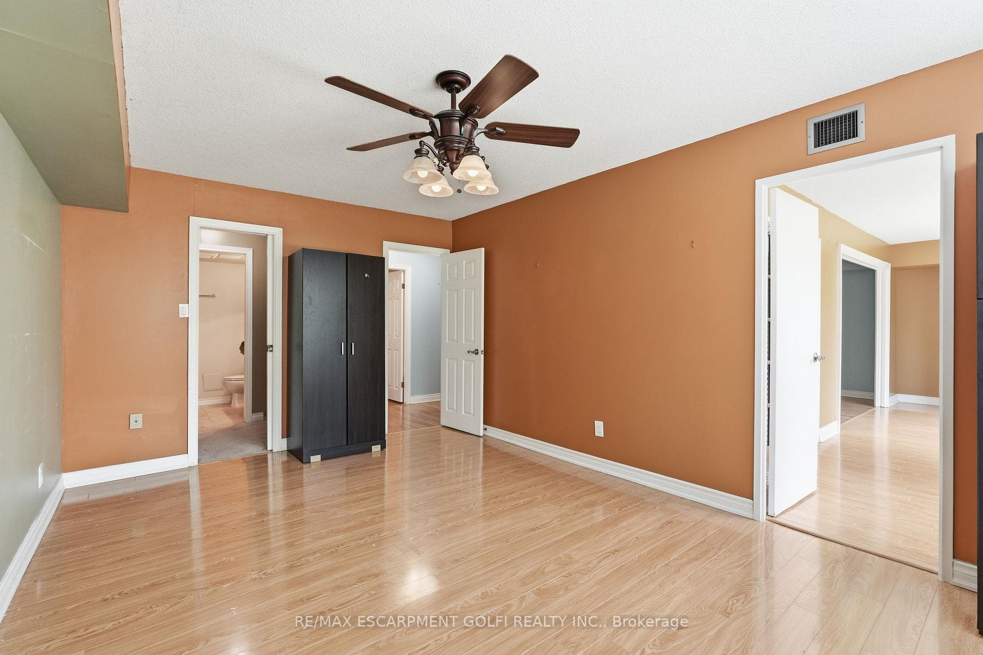 7 Gale Crescent Unit B3 photo 12