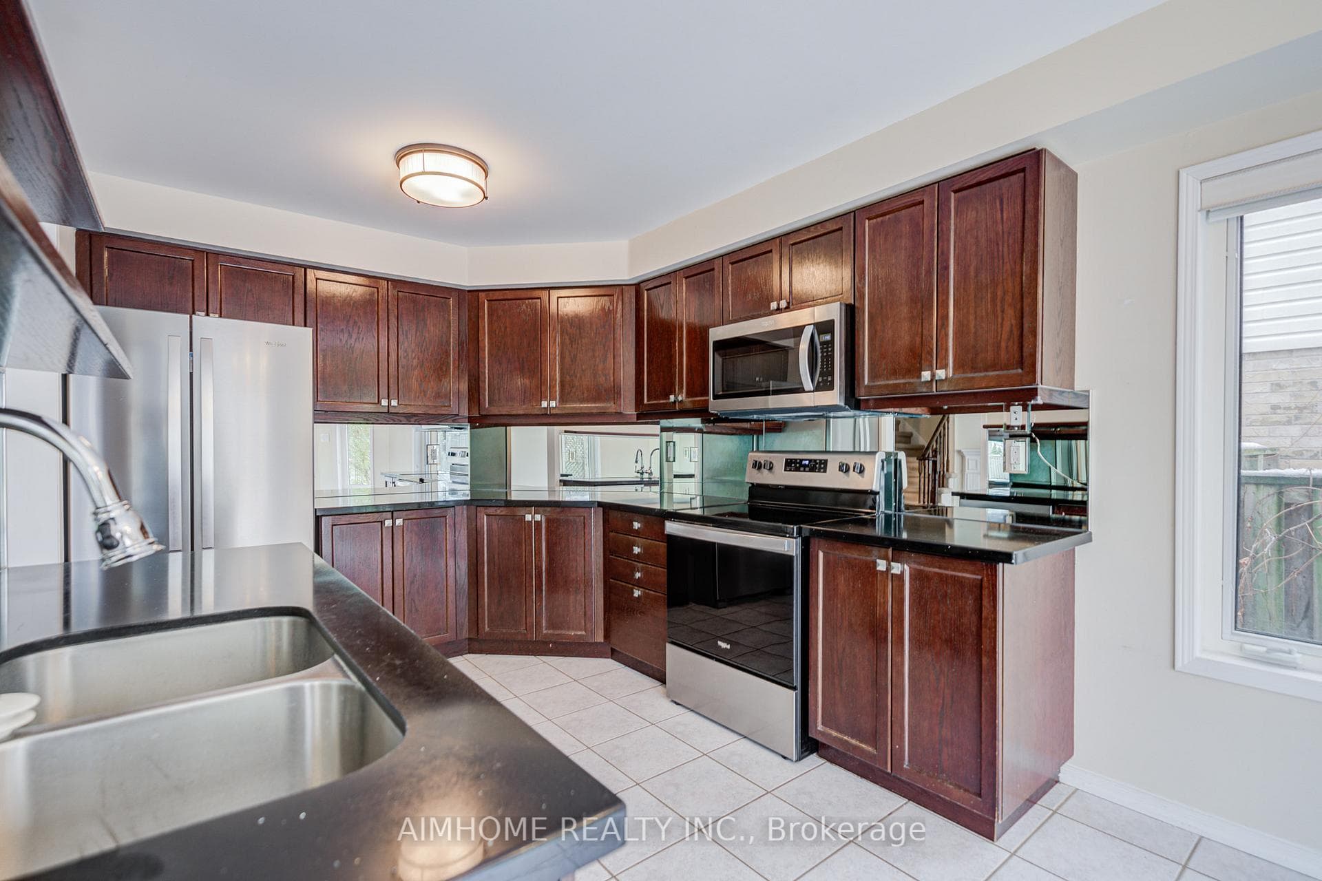 562 Mcbean Avenue photo 25
