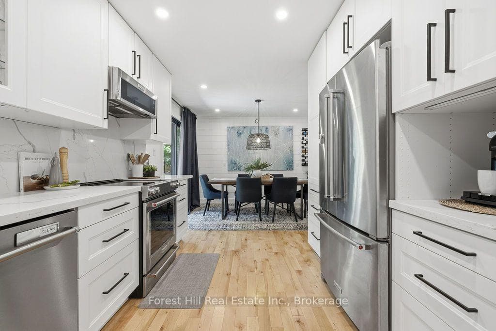415 Wellington Street photo 7