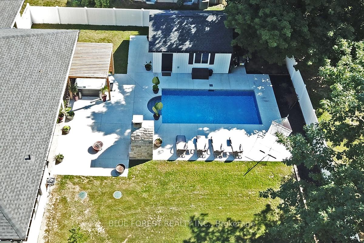 94 Harris Road photo 37