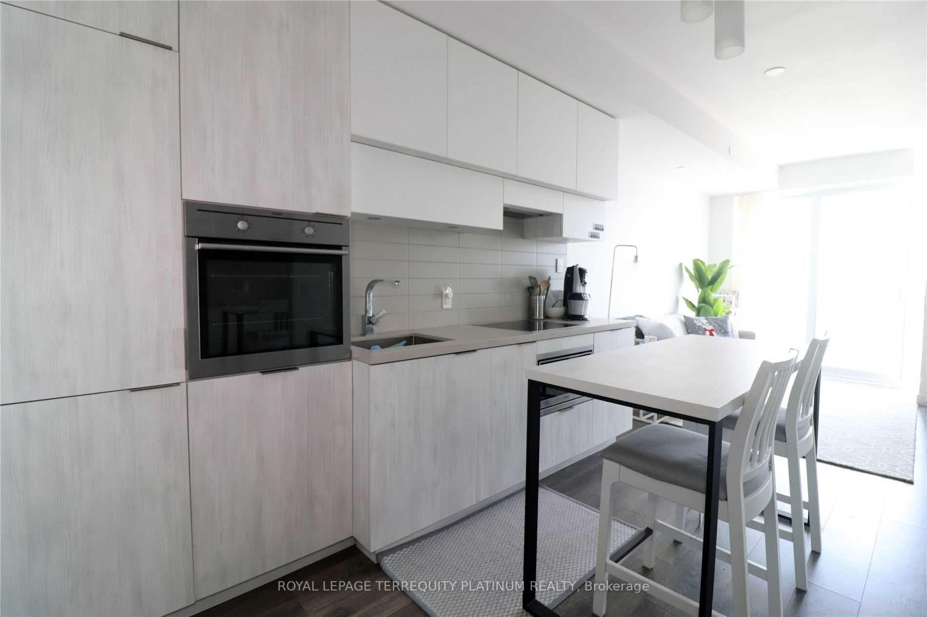 8 Eglinton Avenue Unit 2007 photo 1