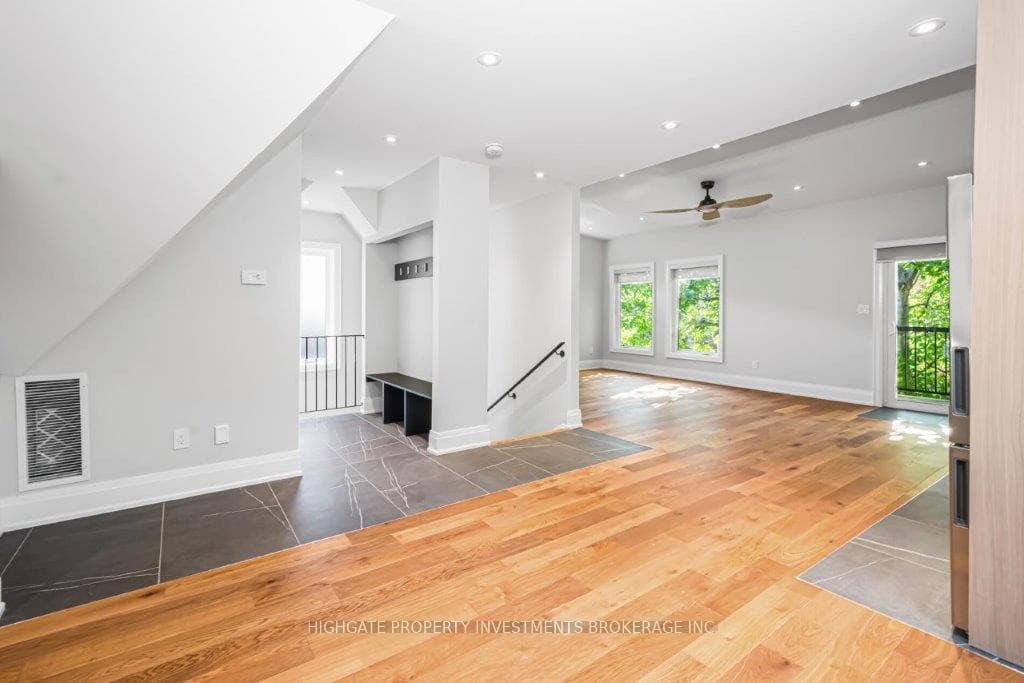 81 St John's Road Unit 3rd Flr photo 3
