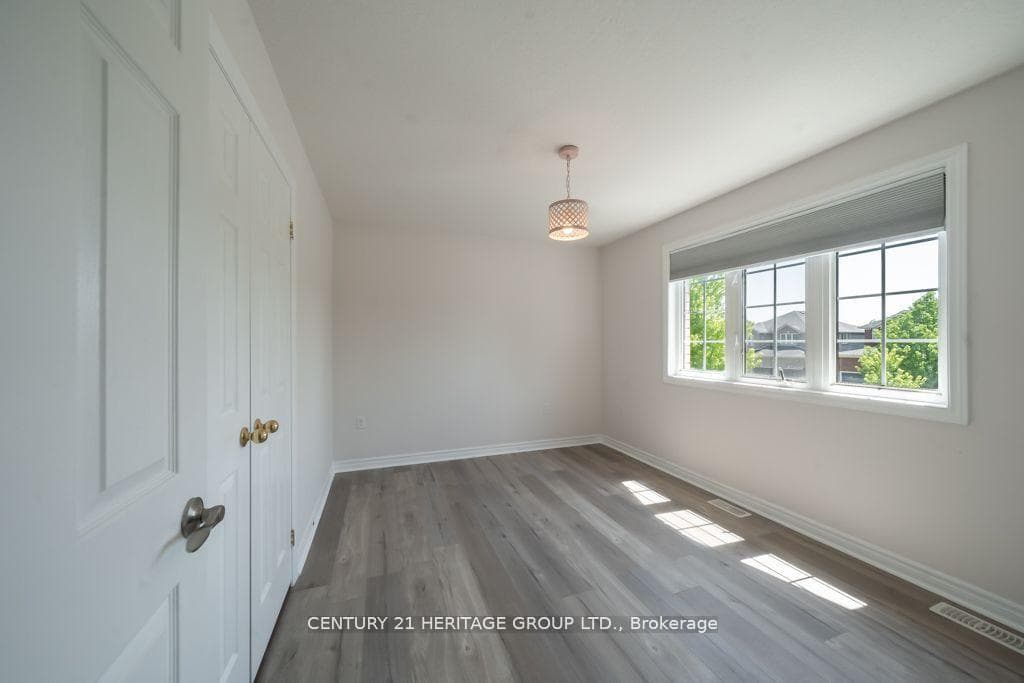 18 Empire Drive photo 27