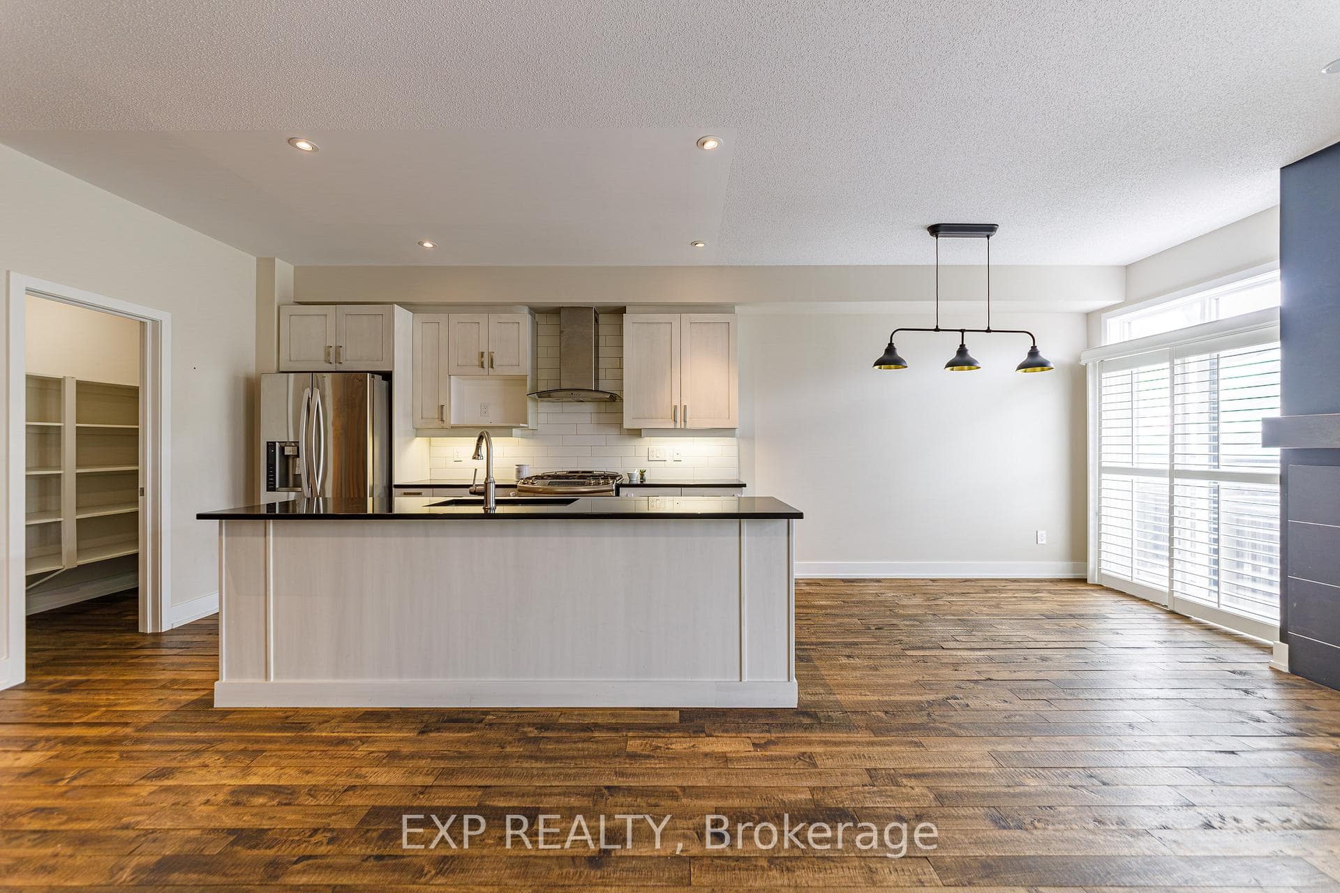 605 Tennant Way photo 8
