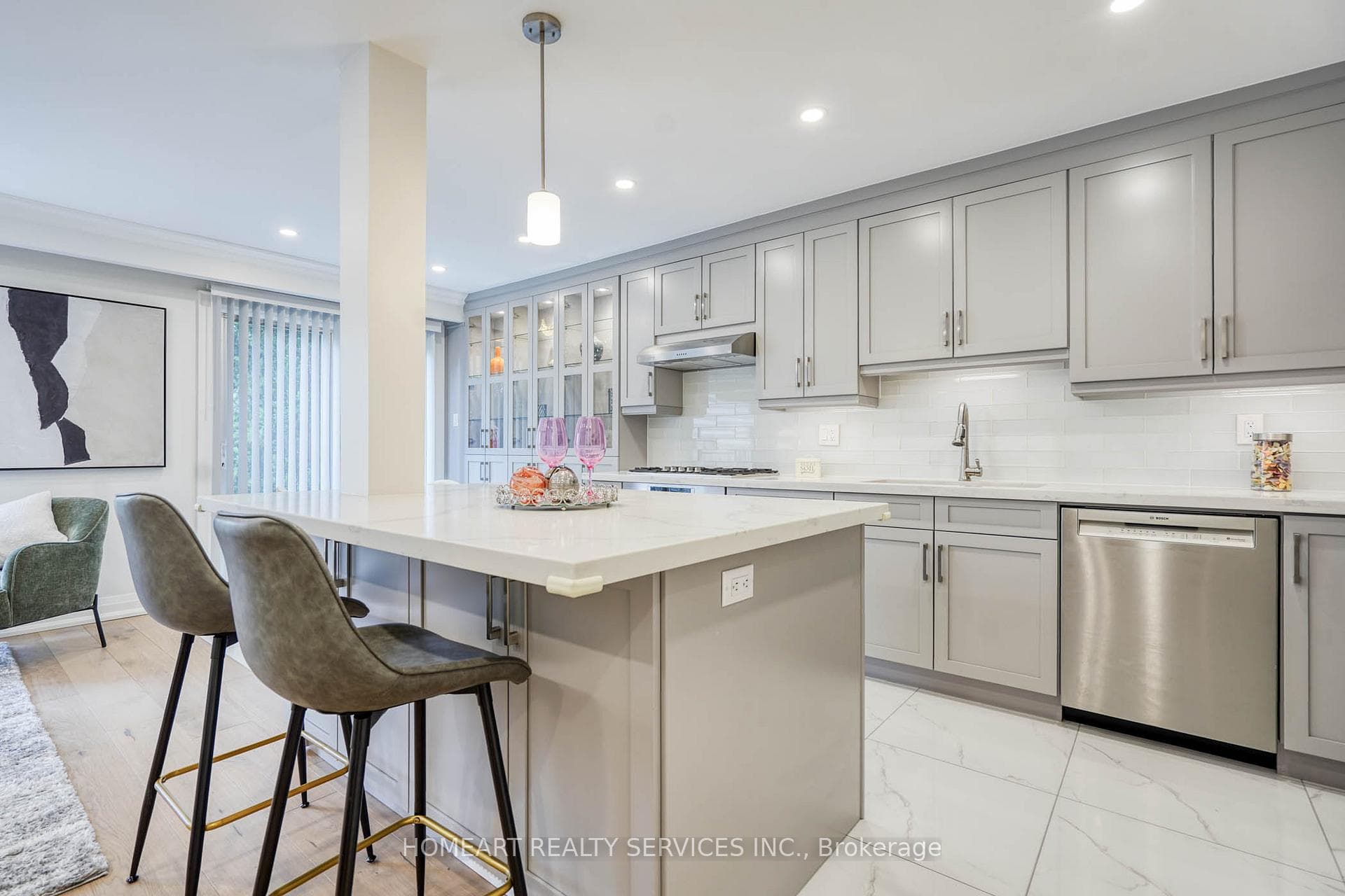 2 Camelot Way photo 16