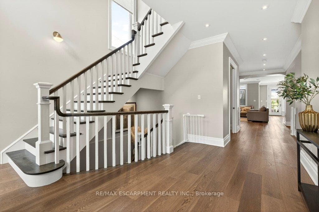 195 Pomona Avenue photo 4