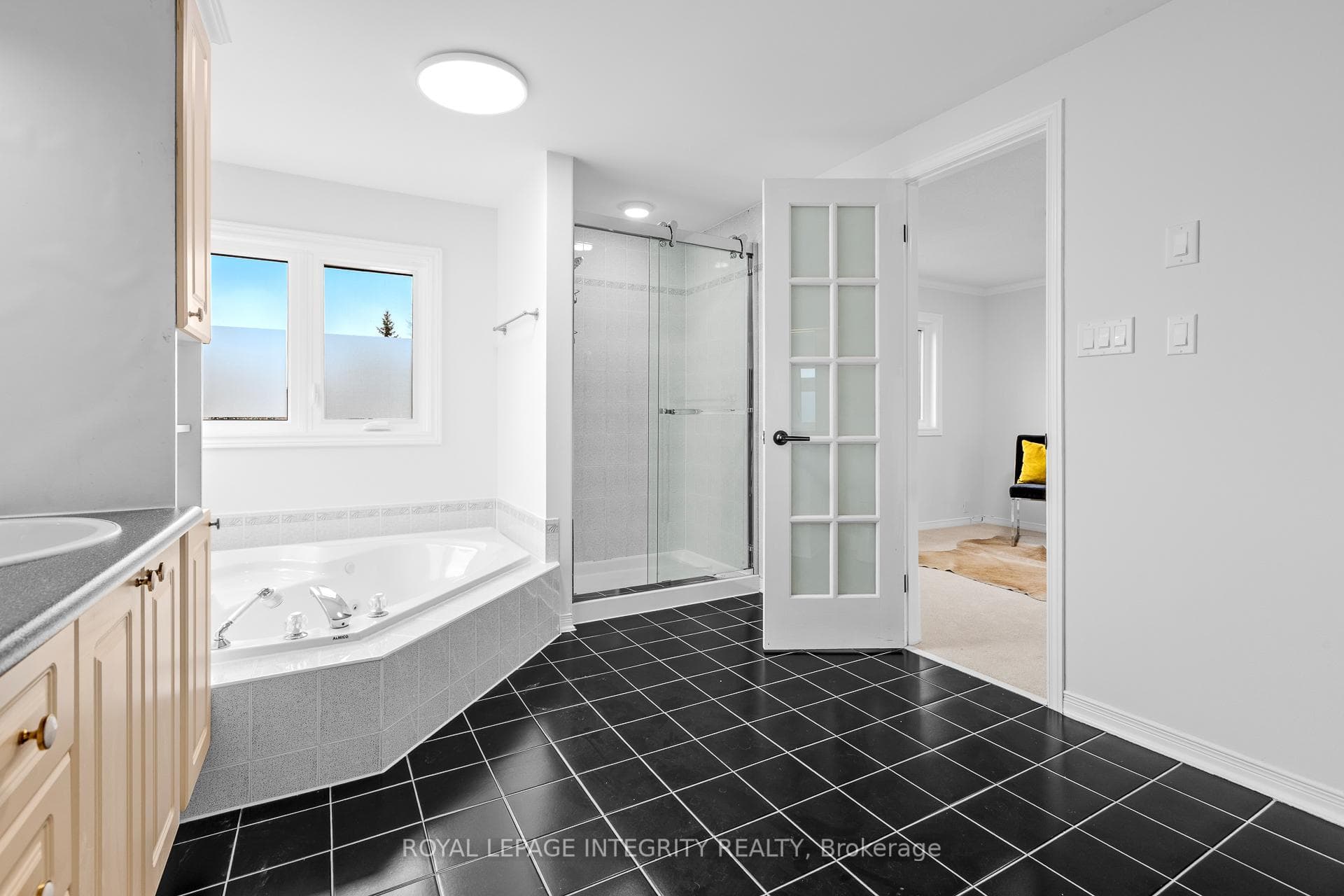 18 SHIPLEY Crescent photo 26