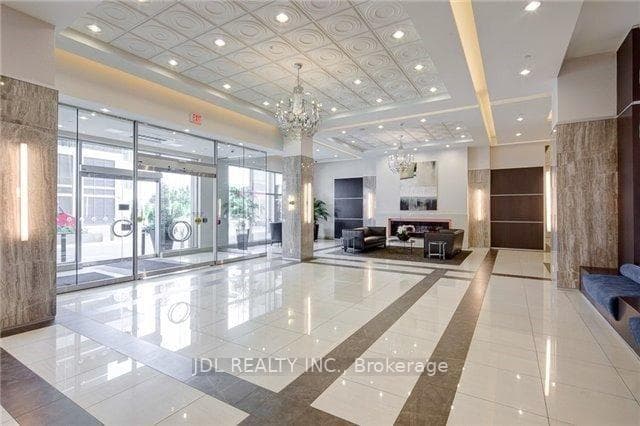 7167 Yonge Street Unit Ph306 photo 2