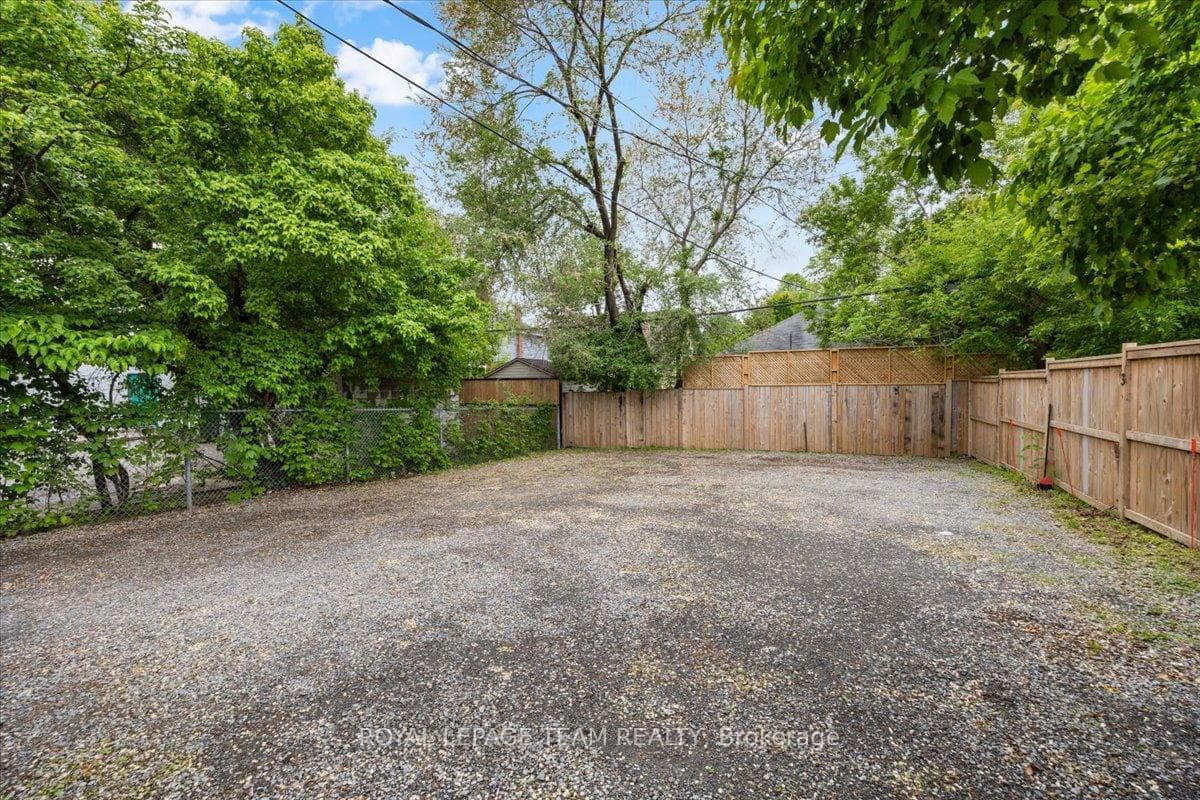 1008 ST. LAURENT Boulevard photo 46