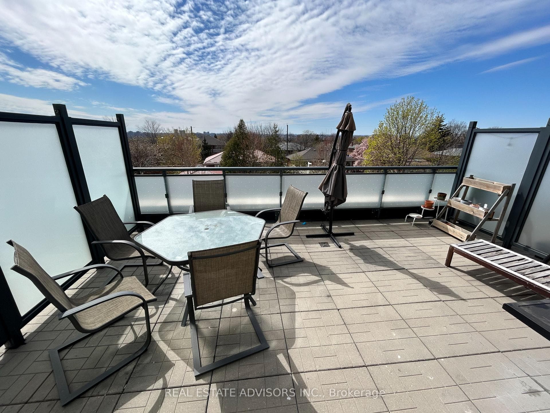 2522 KEELE Street Unit 203 photo 1