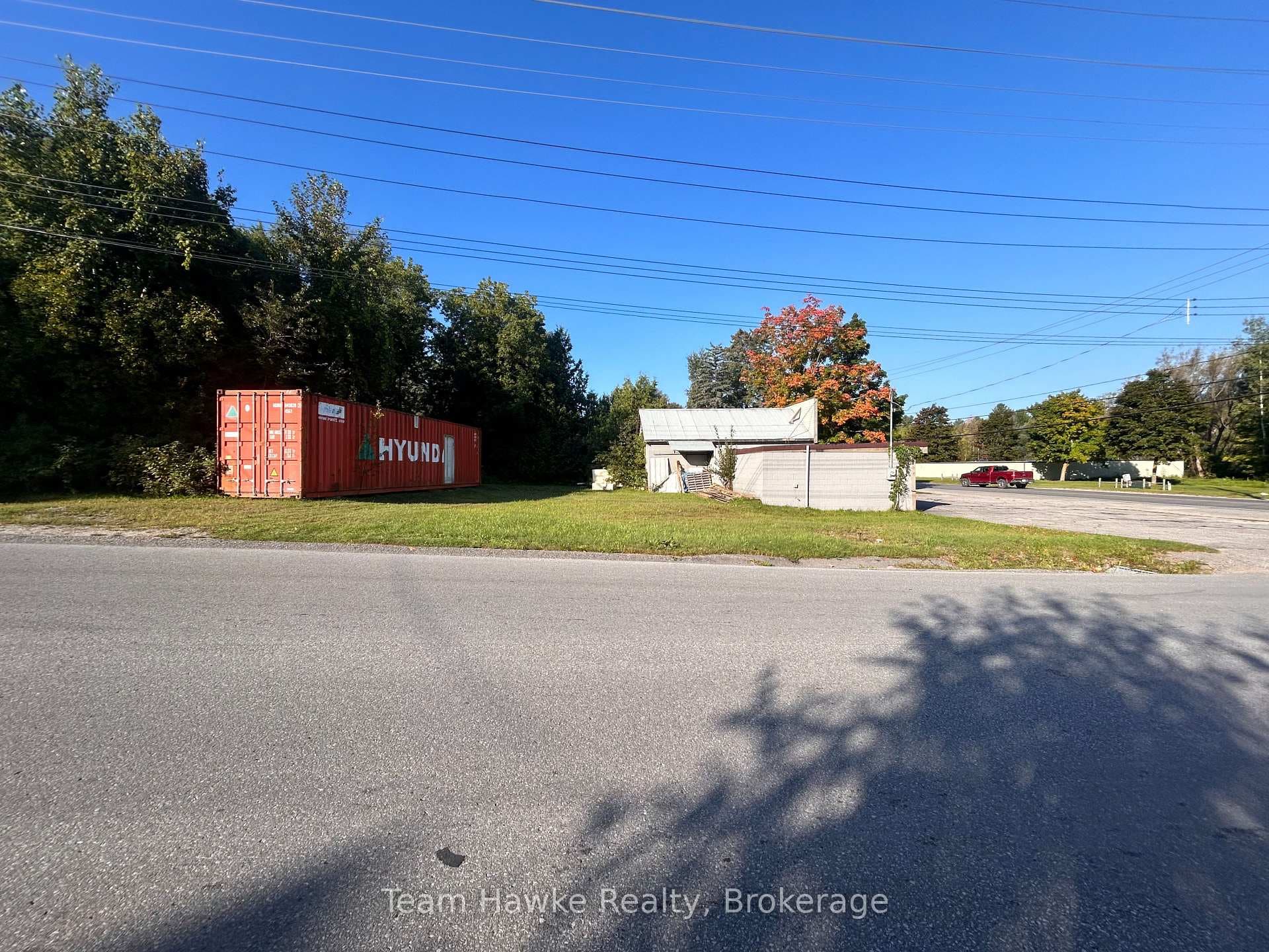 156 ROBERT Street photo 3