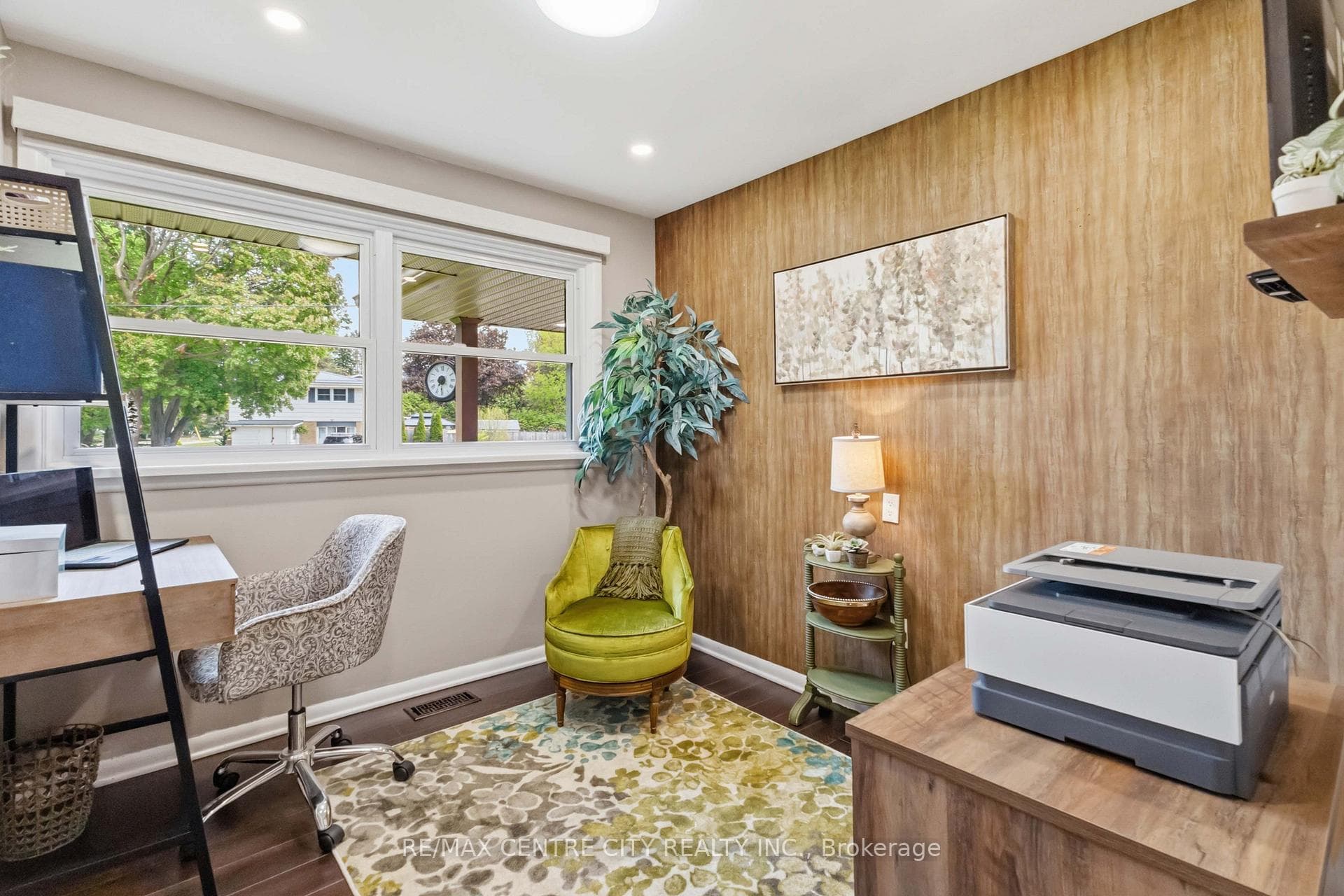 70 Brentwood Crescent photo 28