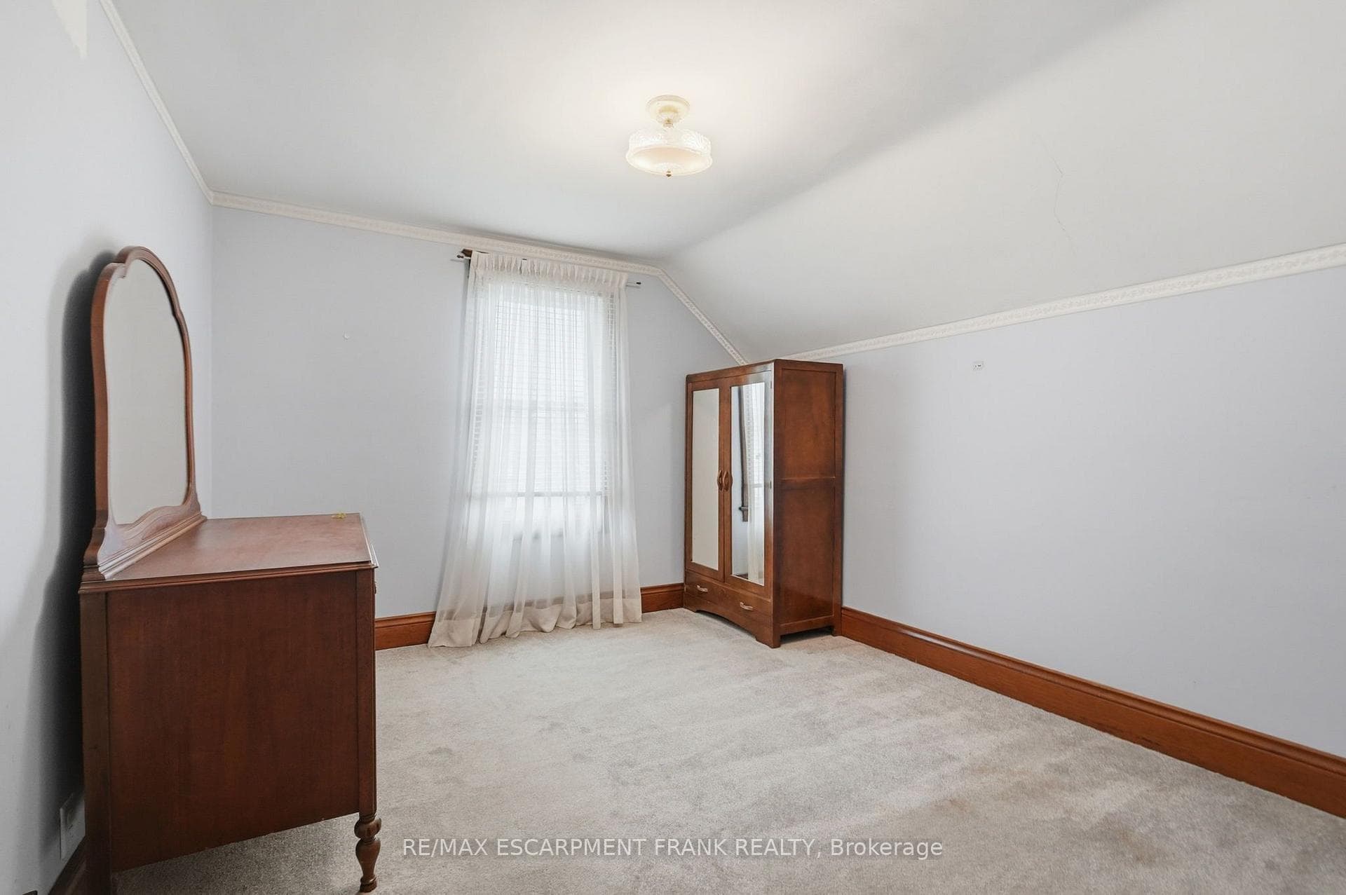 24 Cliff Avenue photo 36