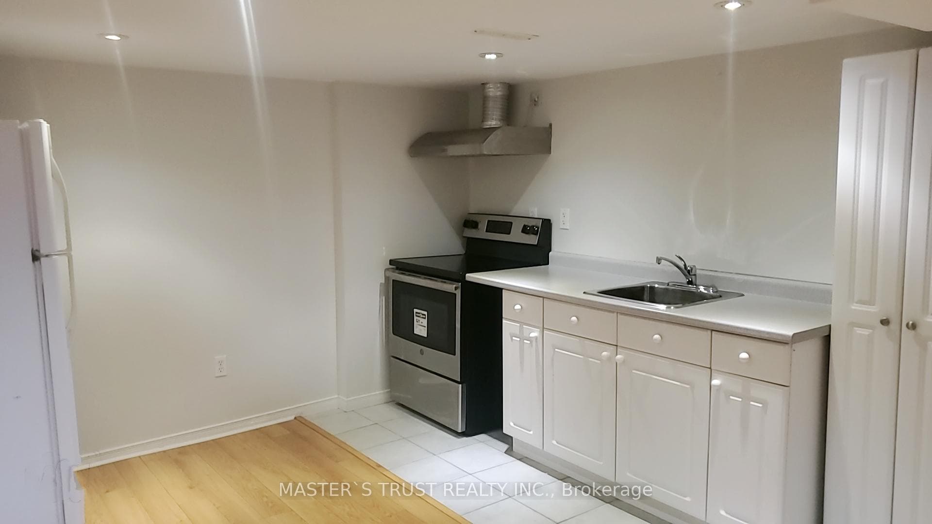 1272 Sir David Drive photo 48
